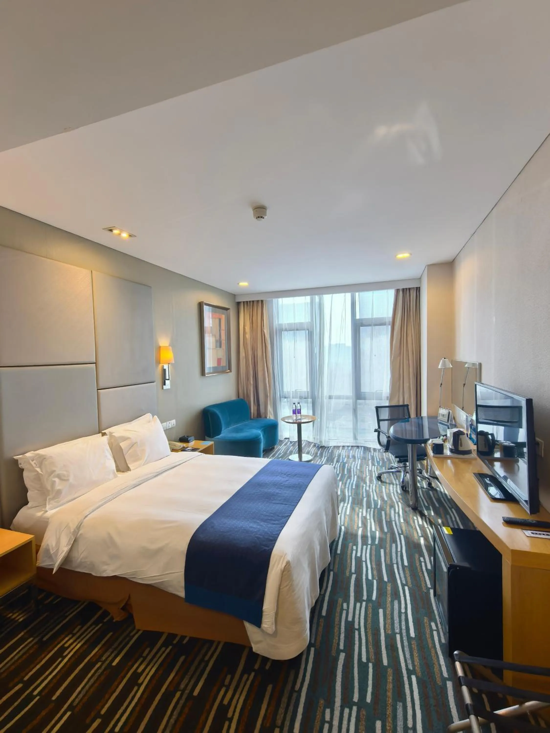 Photo of the whole room, Bed in Holiday Inn Express Beijing Yizhuang by IHG