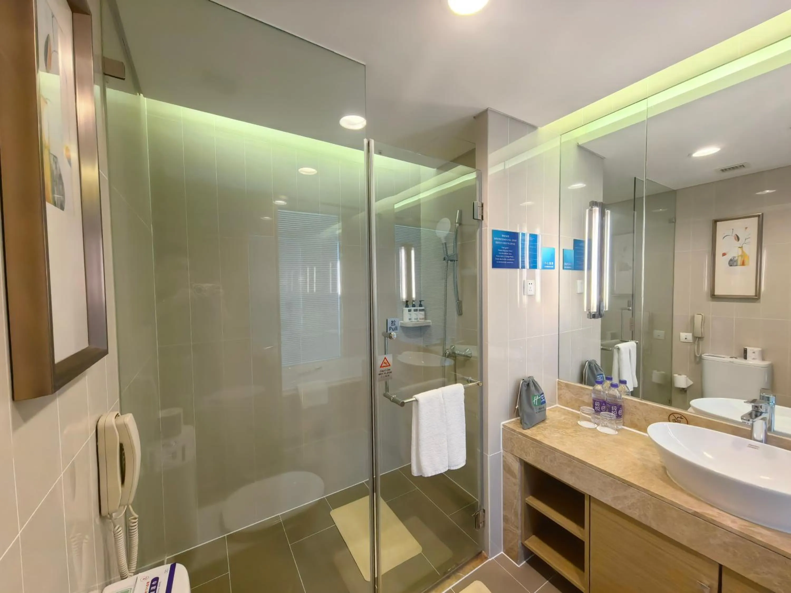 Toilet in Holiday Inn Express Beijing Yizhuang by IHG