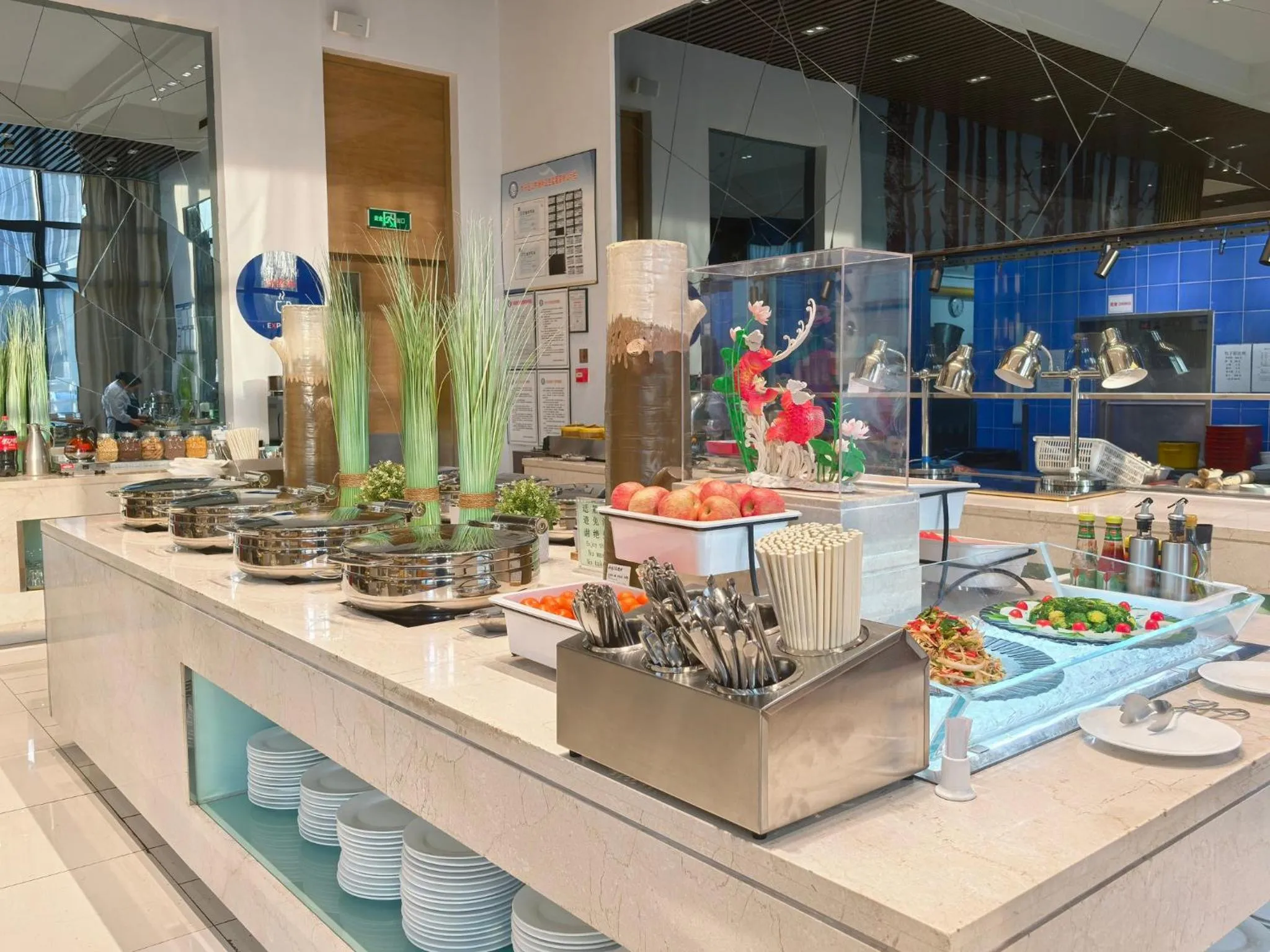 Restaurant/places to eat in Holiday Inn Express Beijing Yizhuang by IHG