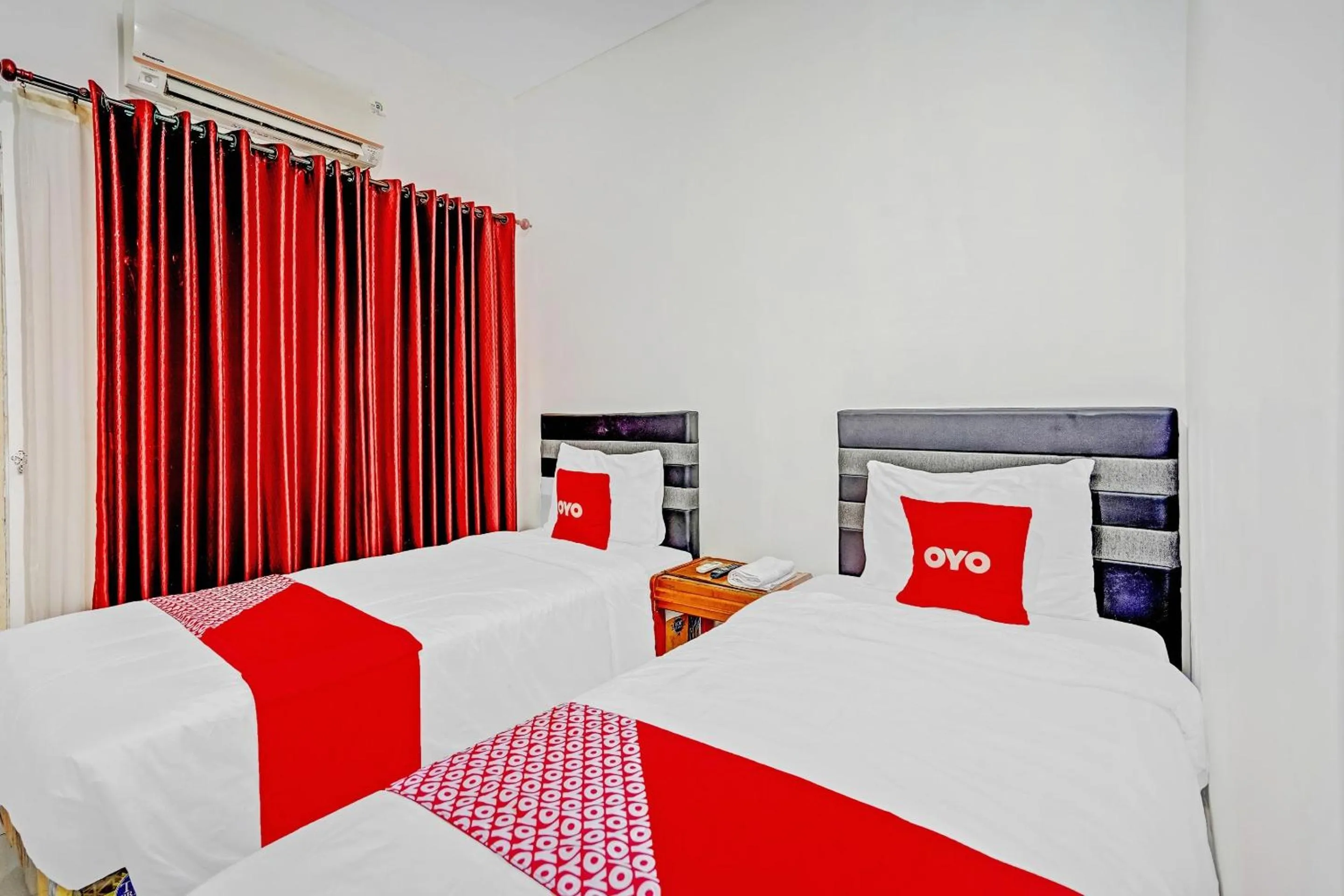 Bedroom, Bed in Hotel O Kalimantan Surabaya Syariah