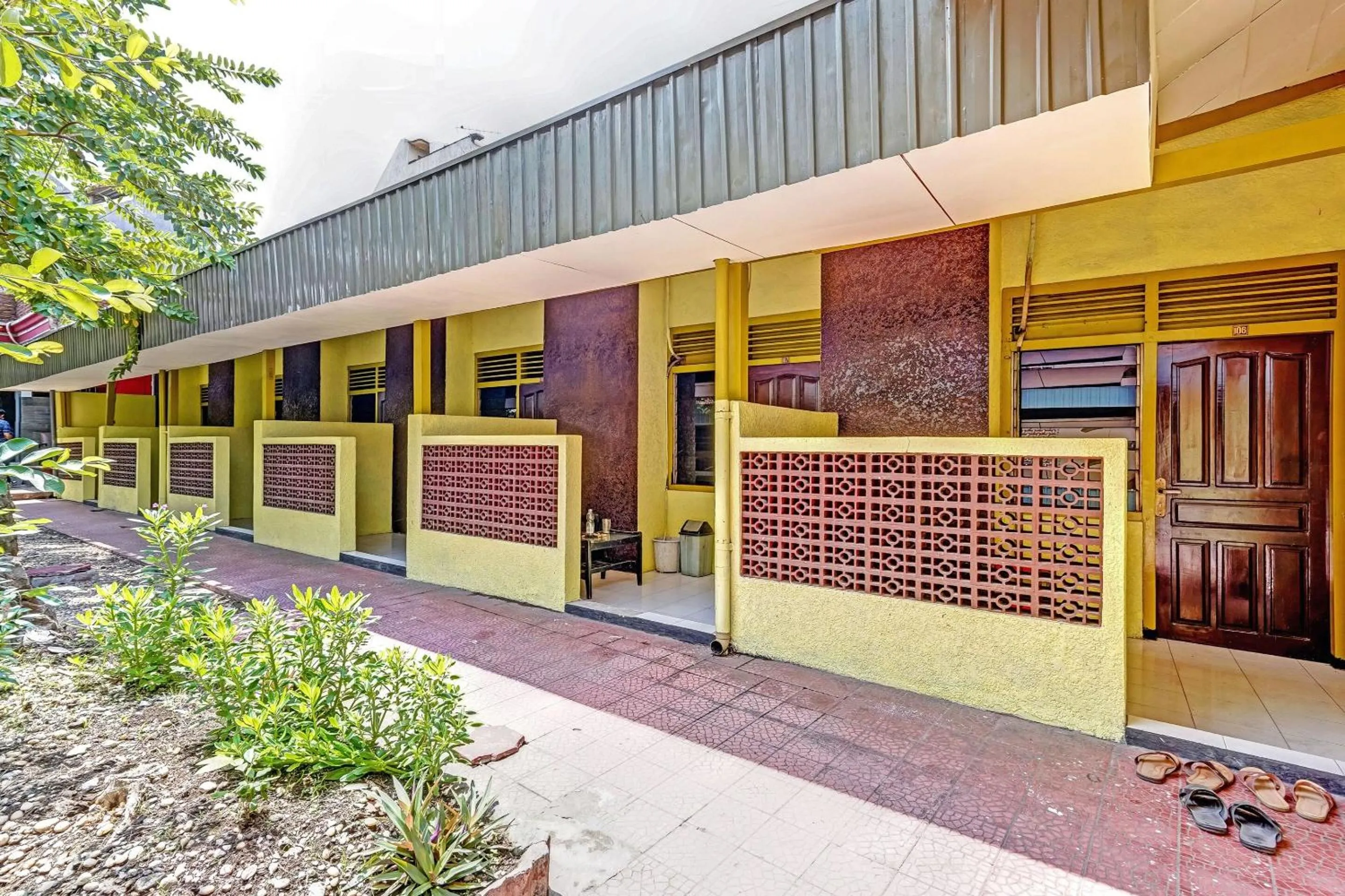 Lobby or reception in Hotel O Kalimantan Surabaya Syariah