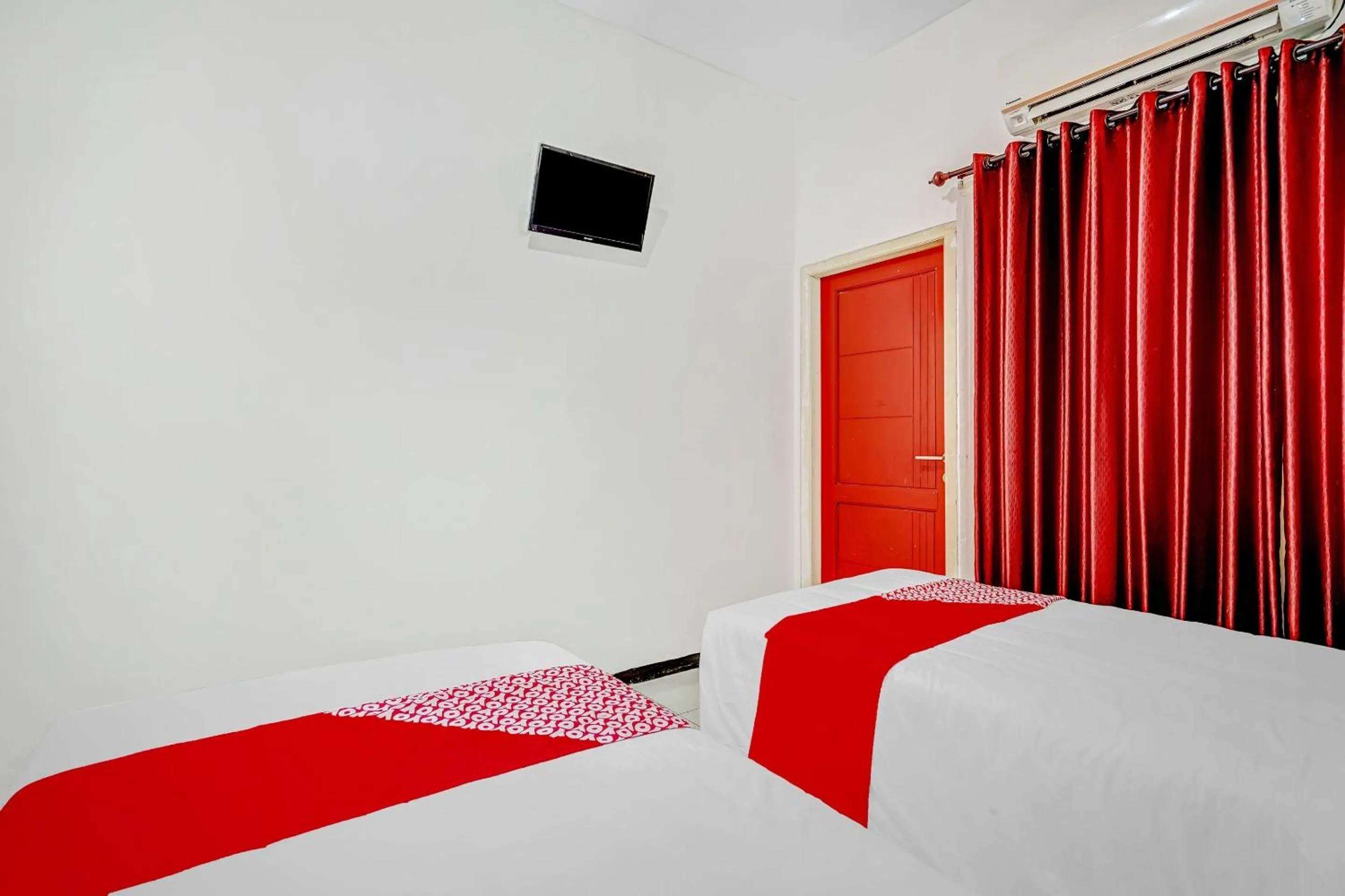 Bedroom, Bed in Hotel O Kalimantan Surabaya Syariah