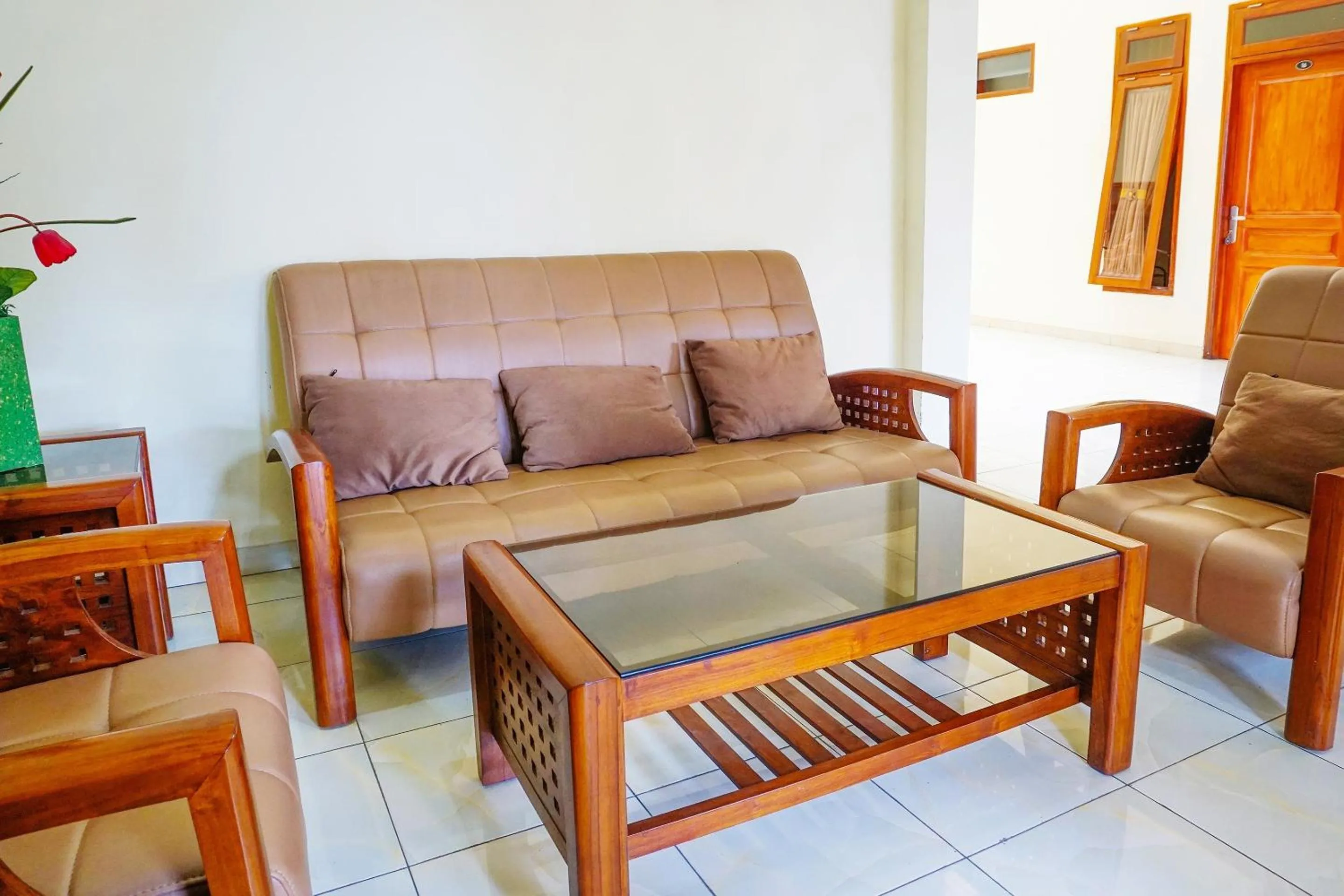 Lobby or reception in Flagship 90723 Berlima Guest House Syariah