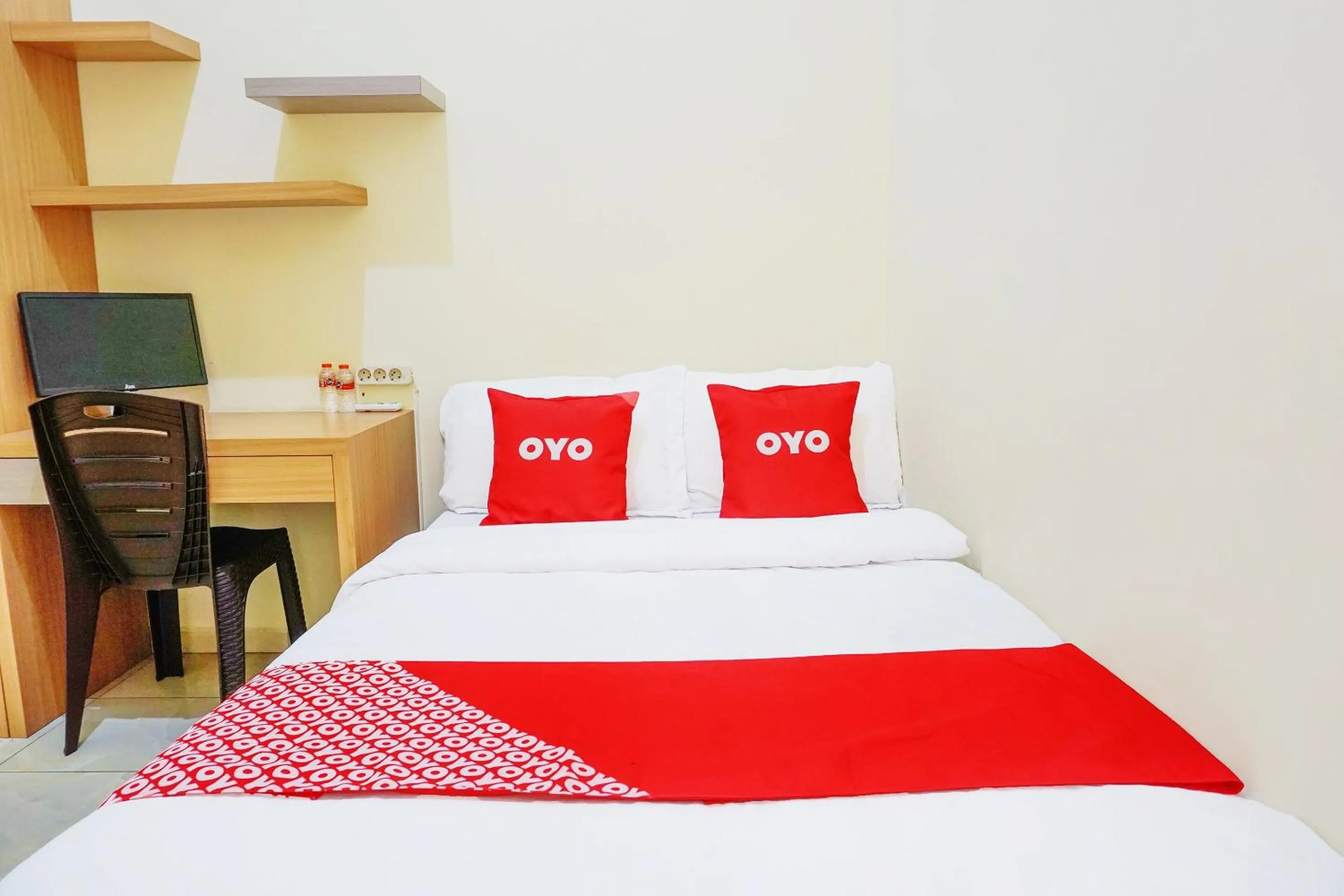 Bedroom, Bed in Flagship 90723 Berlima Guest House Syariah