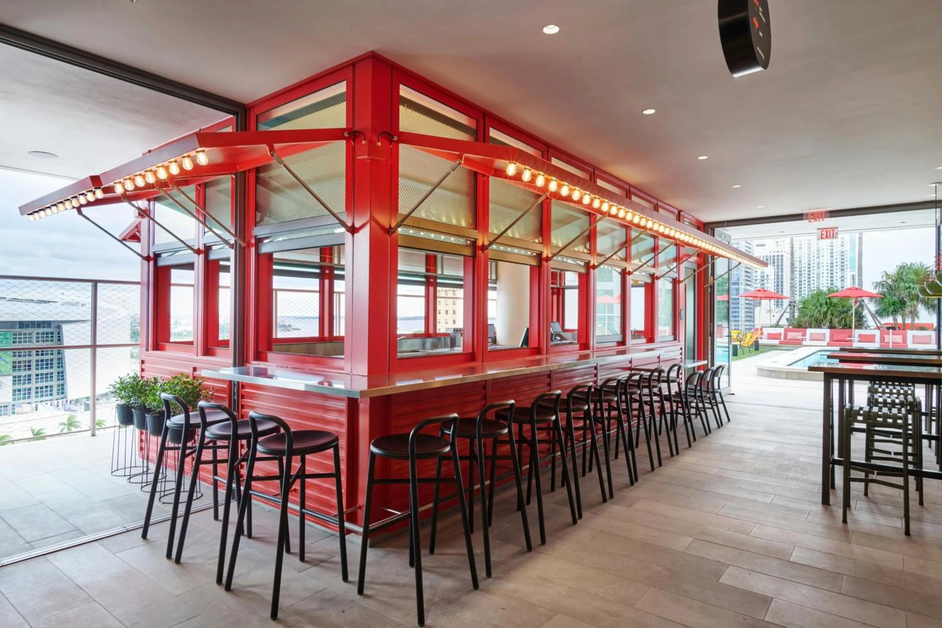 Lounge or bar in citizenM Miami World Center