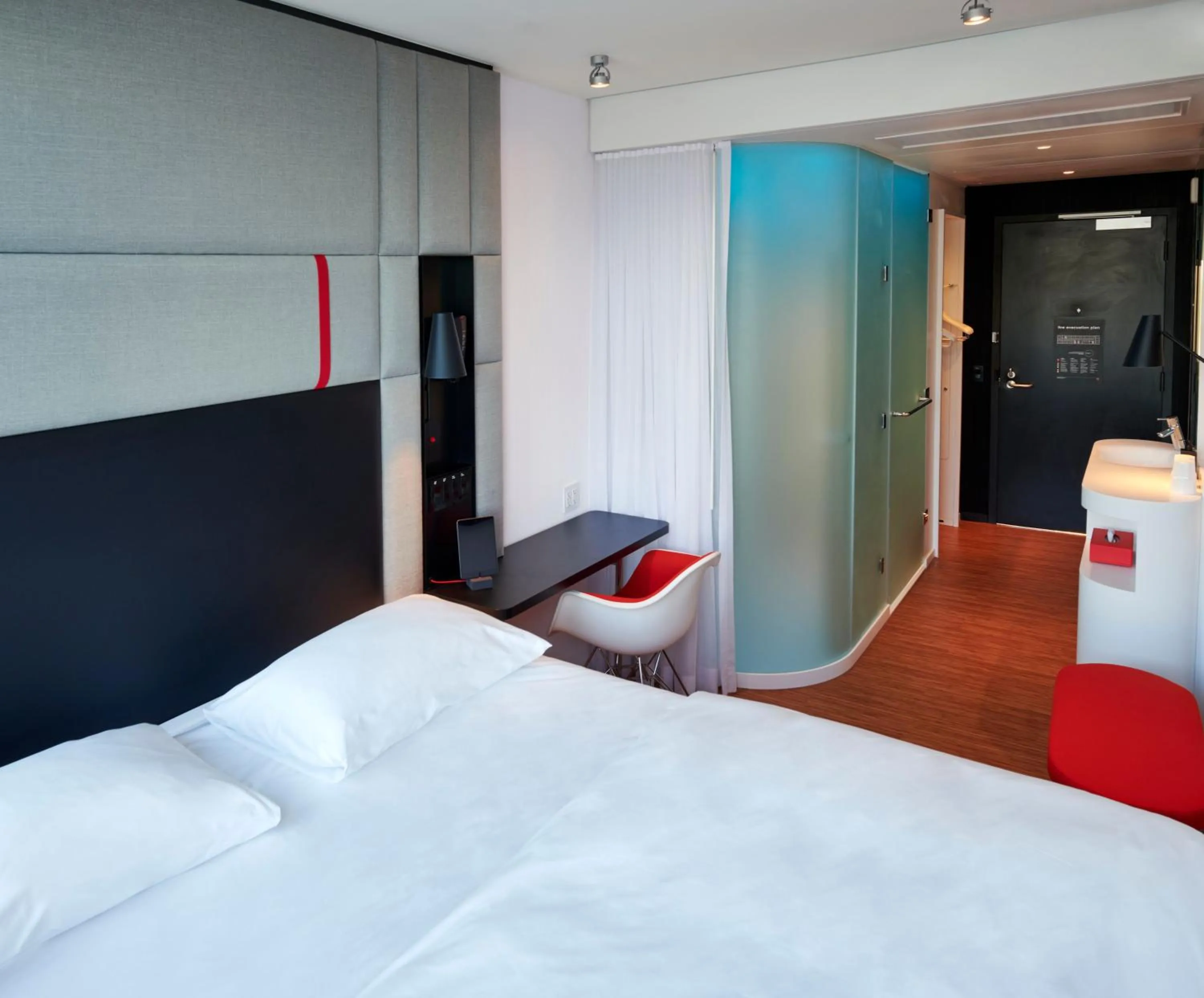 Bedroom, Bed in citizenM Miami World Center