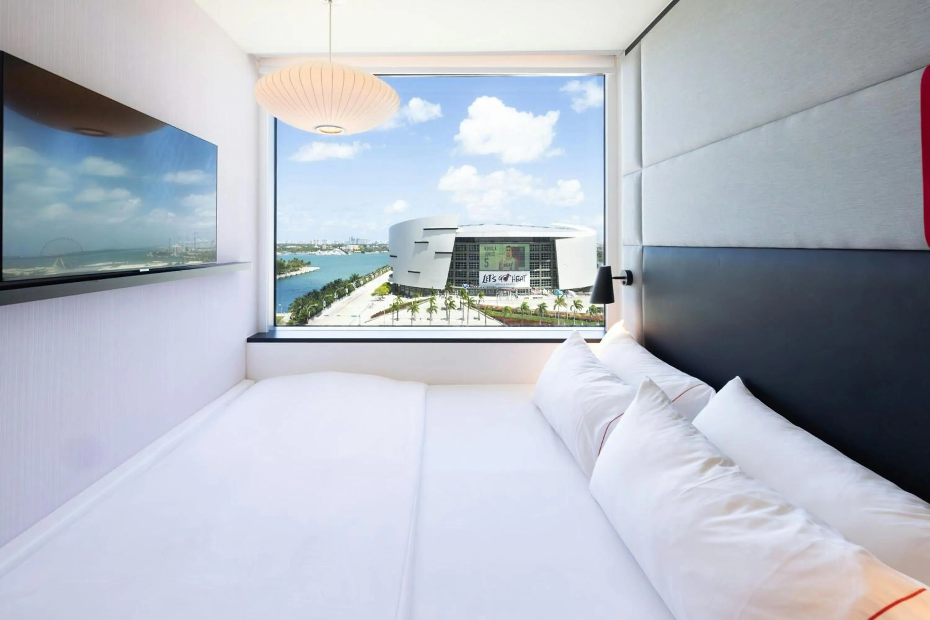 Bedroom, Bed in citizenM Miami World Center