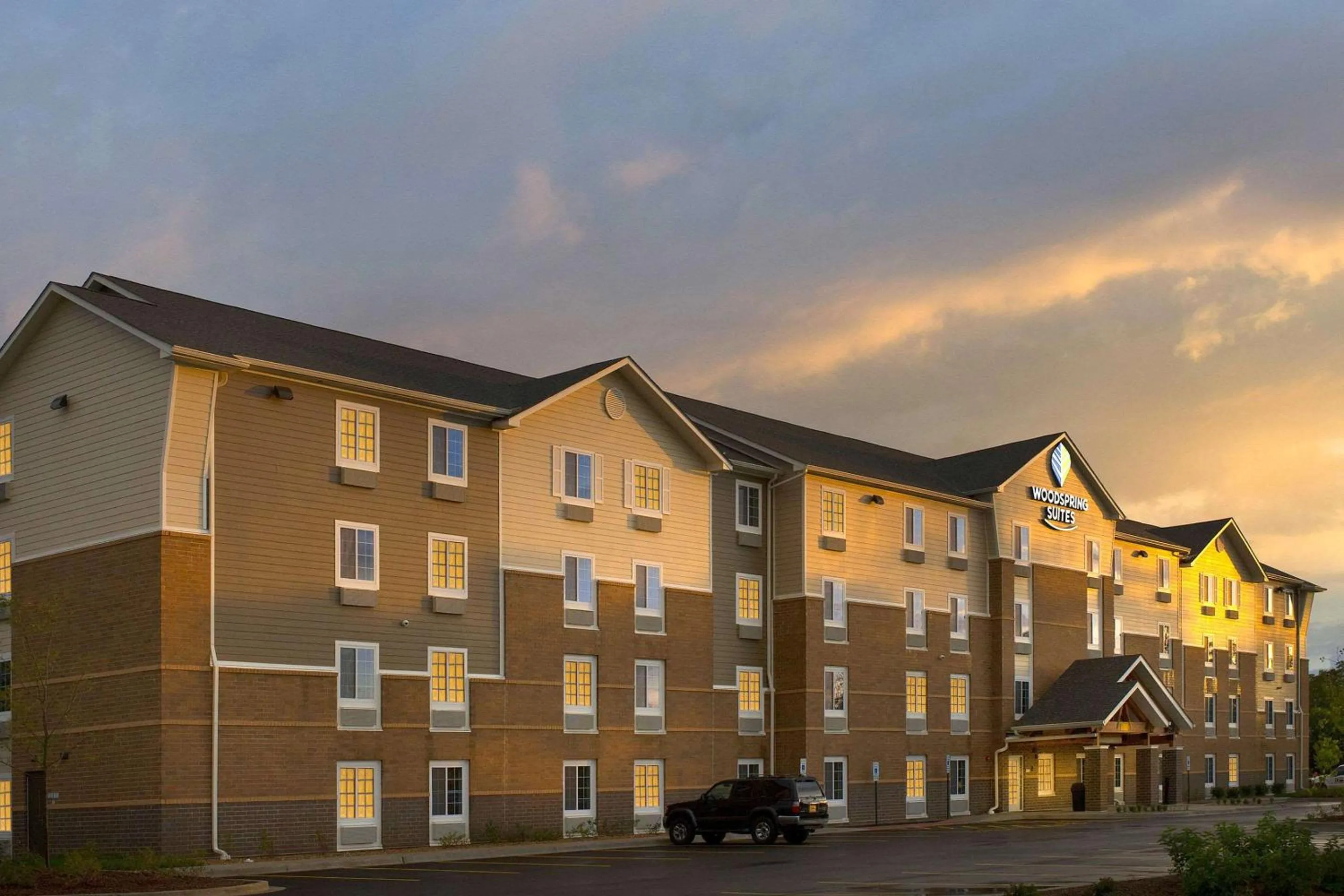 Property building in WoodSpring Suites Chicago Darien