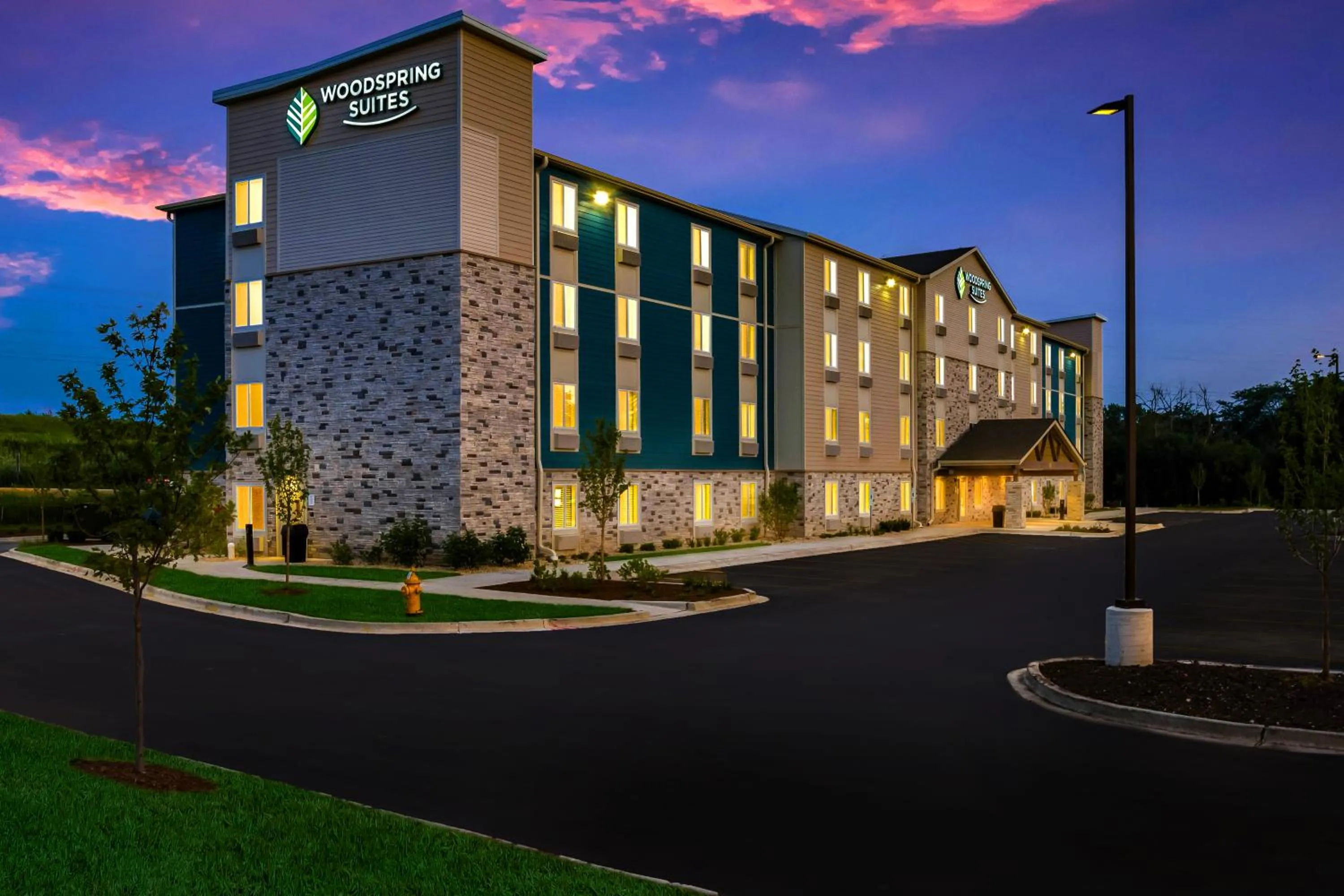 Property building in WoodSpring Suites Chicago Darien