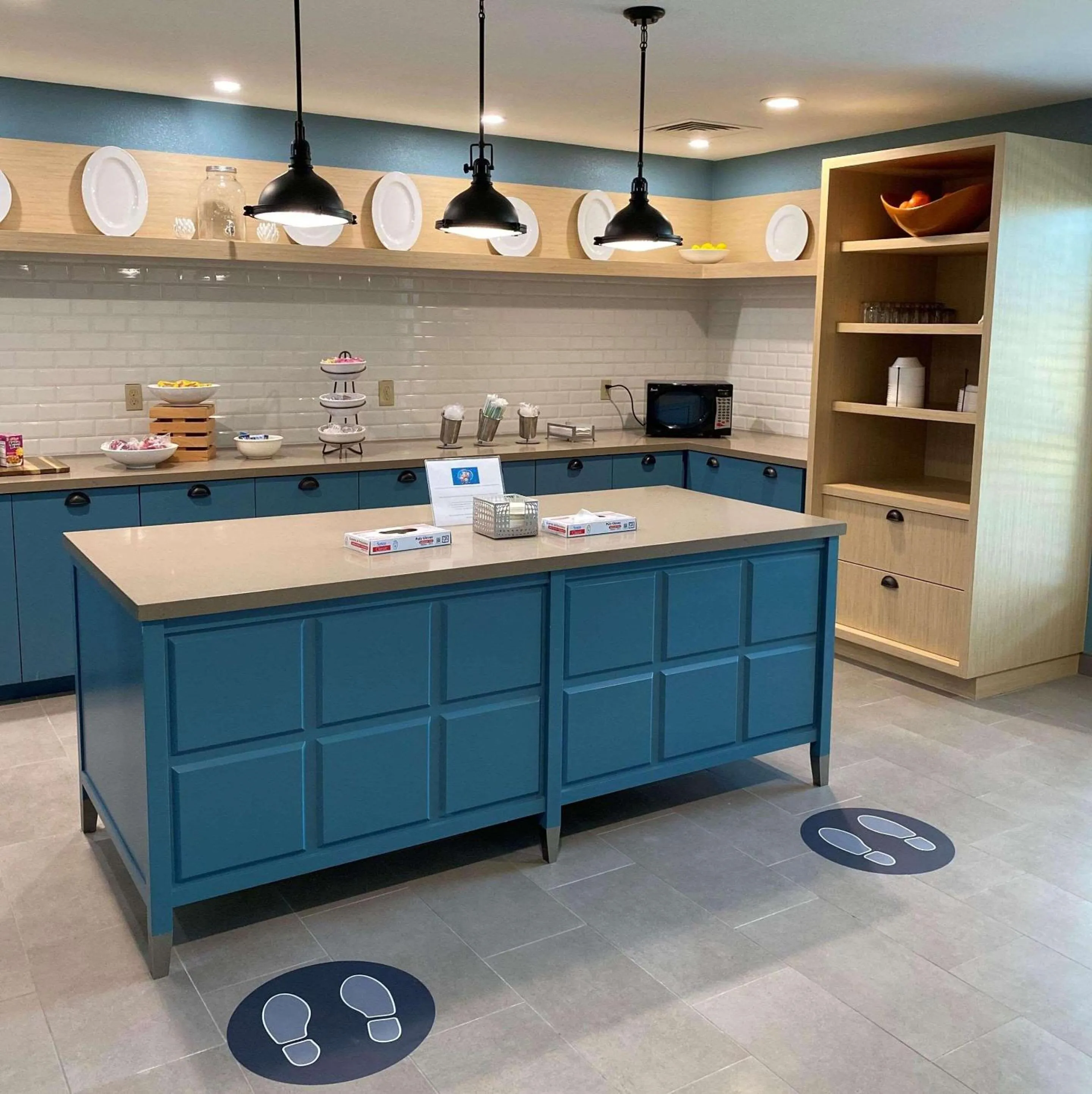 Breakfast in Country Inn & Suites by Radisson, Fort Worth, TX