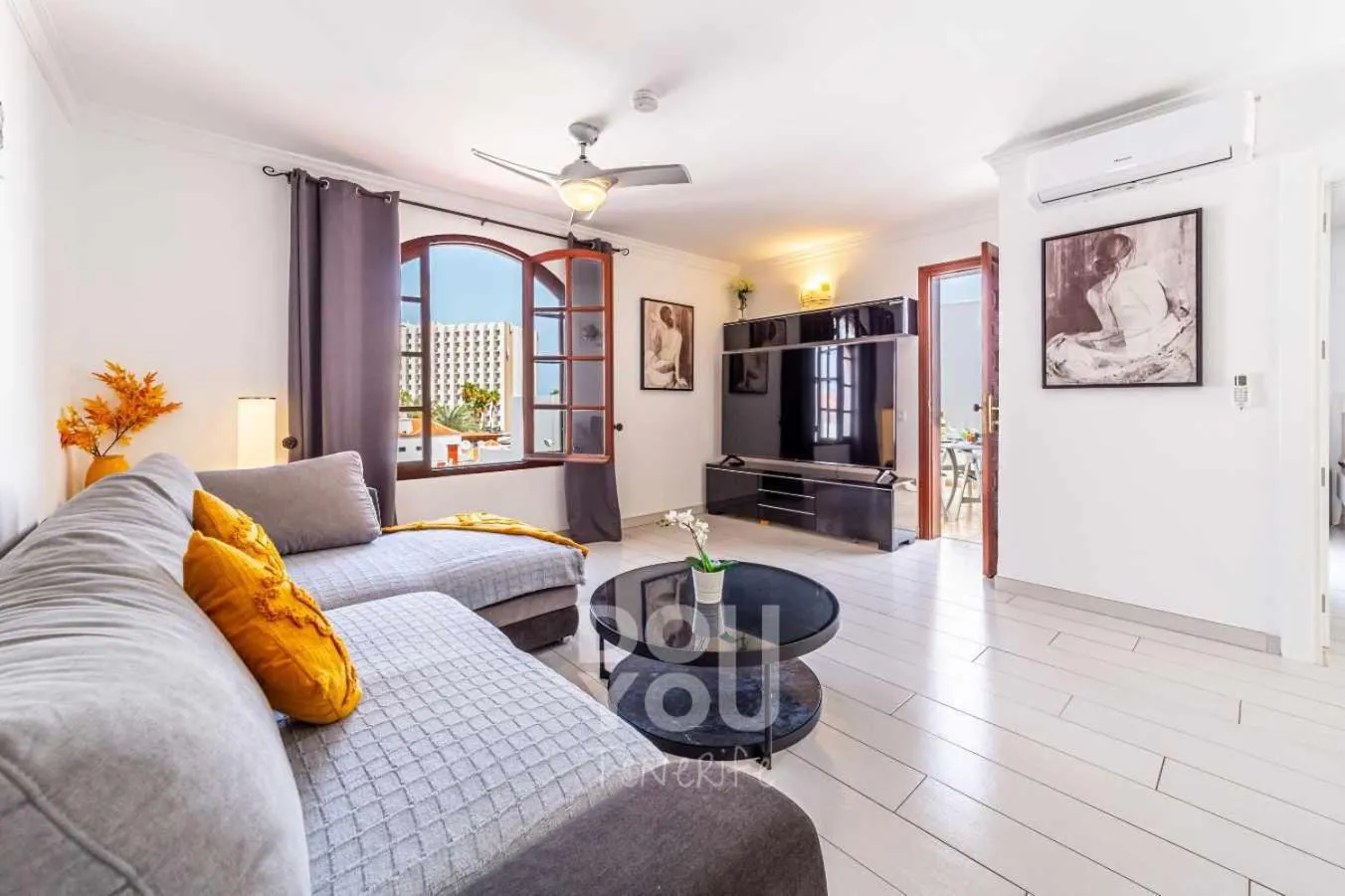 Communal lounge/ TV room in Apartment Paraiso Royal