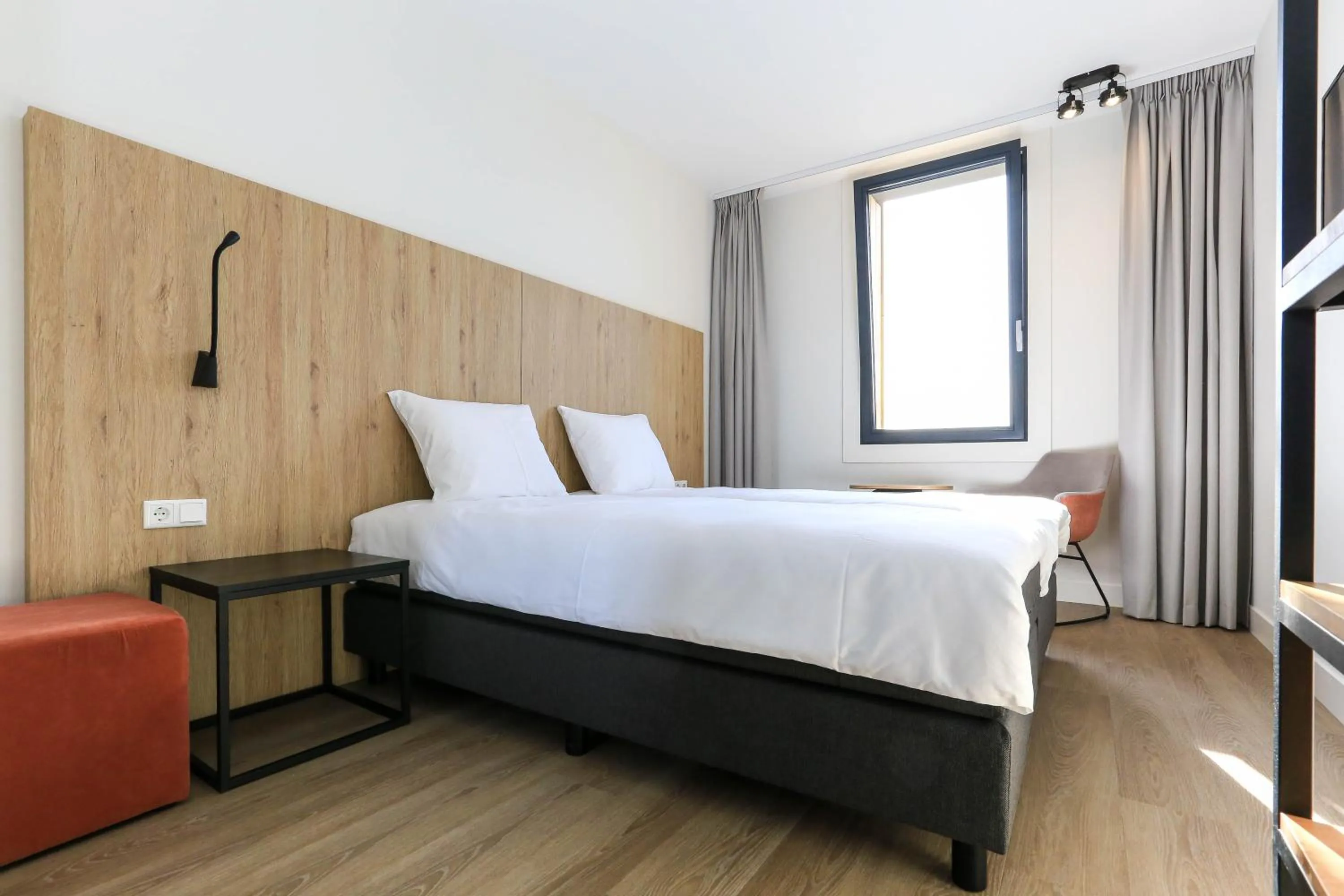 Bedroom, Bed in Fletcher Hotel Rotterdam-Airport