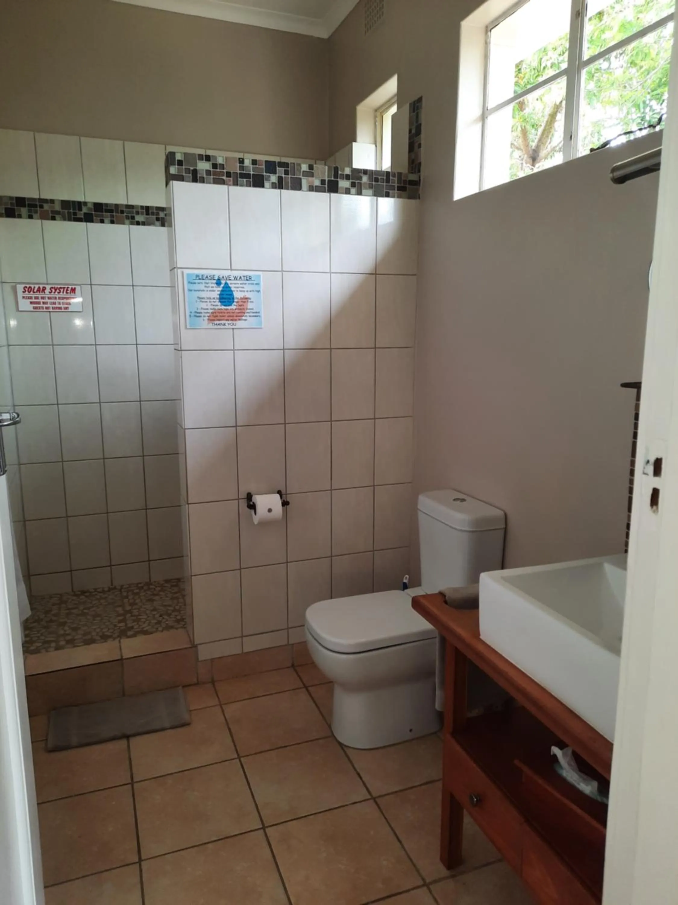 Shower in Villa Beryl Guesthouse