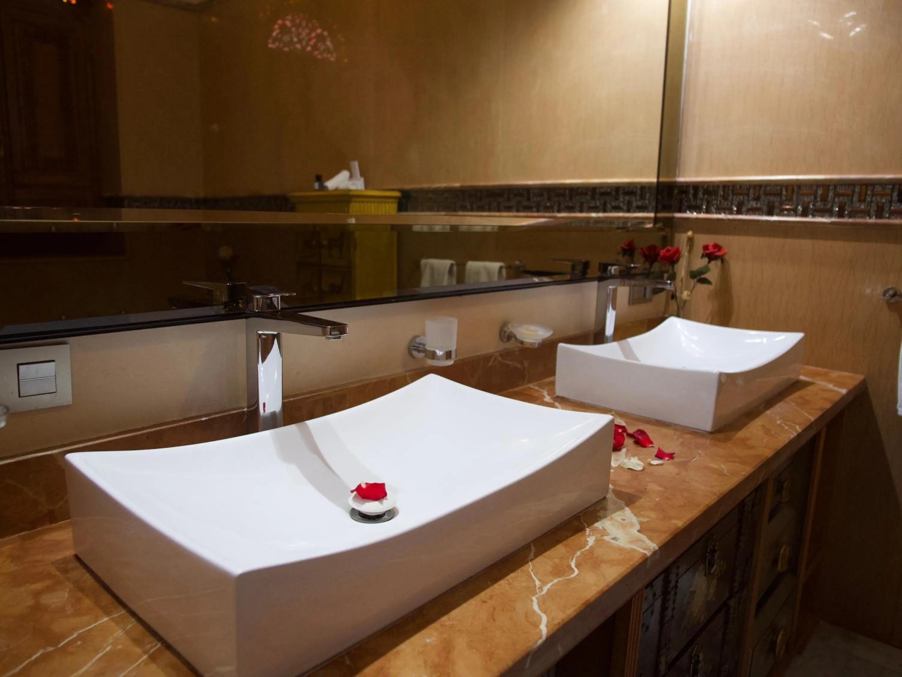 Bathroom in Sillage Palace Sky & Spa