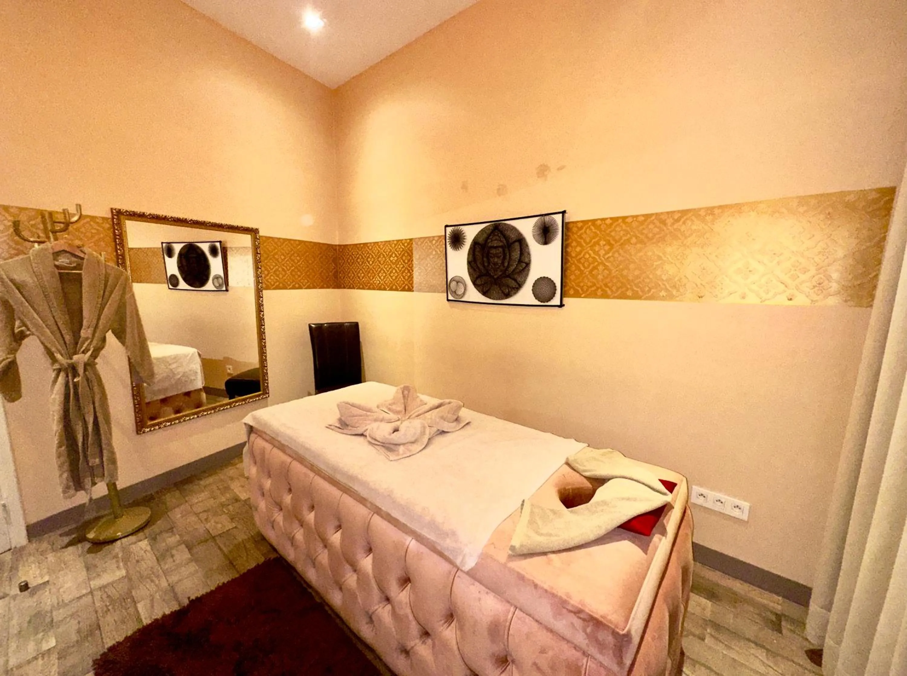 Massage, Bed in Sillage Palace Sky & Spa