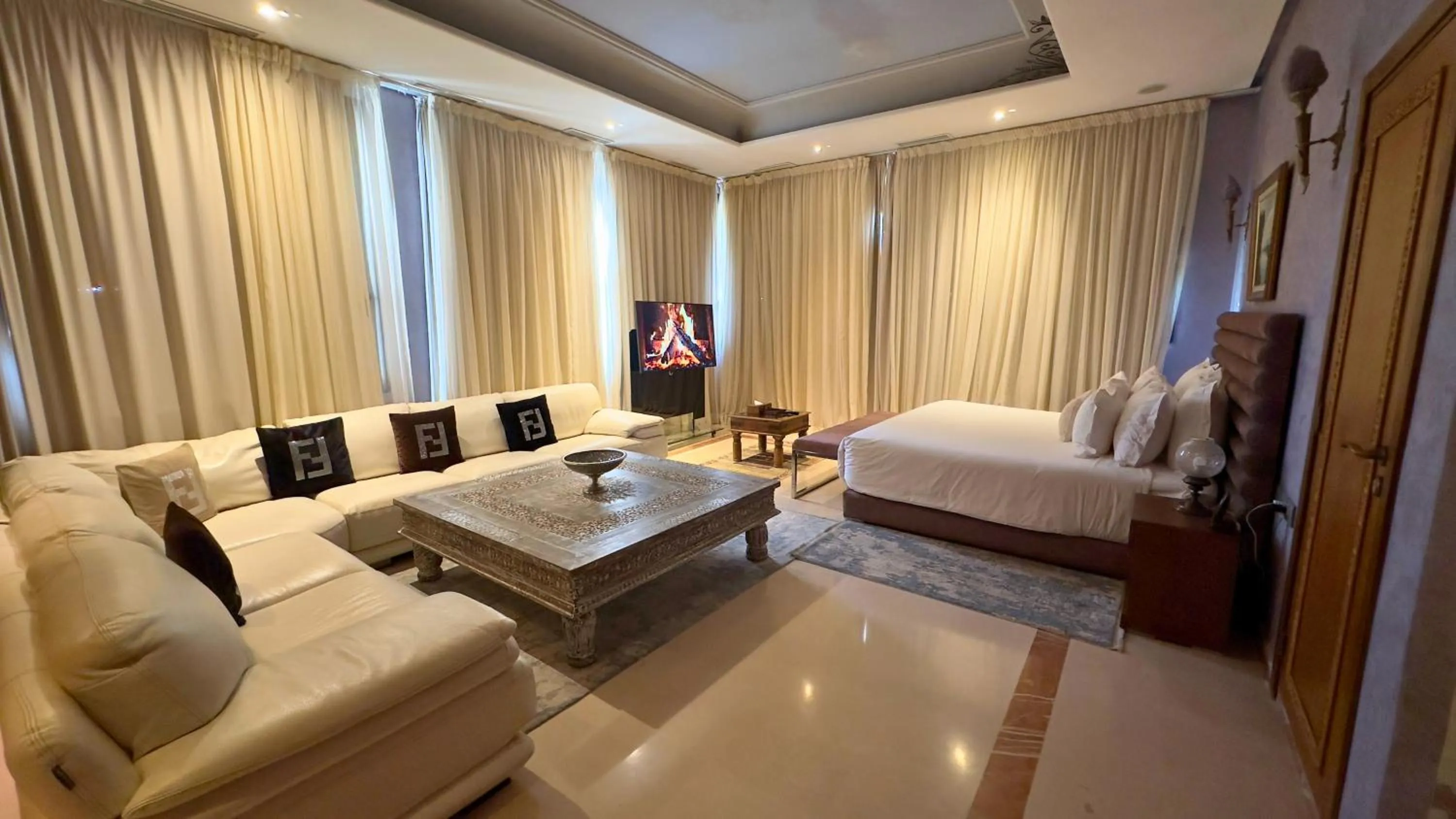 Photo of the whole room, Bed in Sillage Palace Sky & Spa