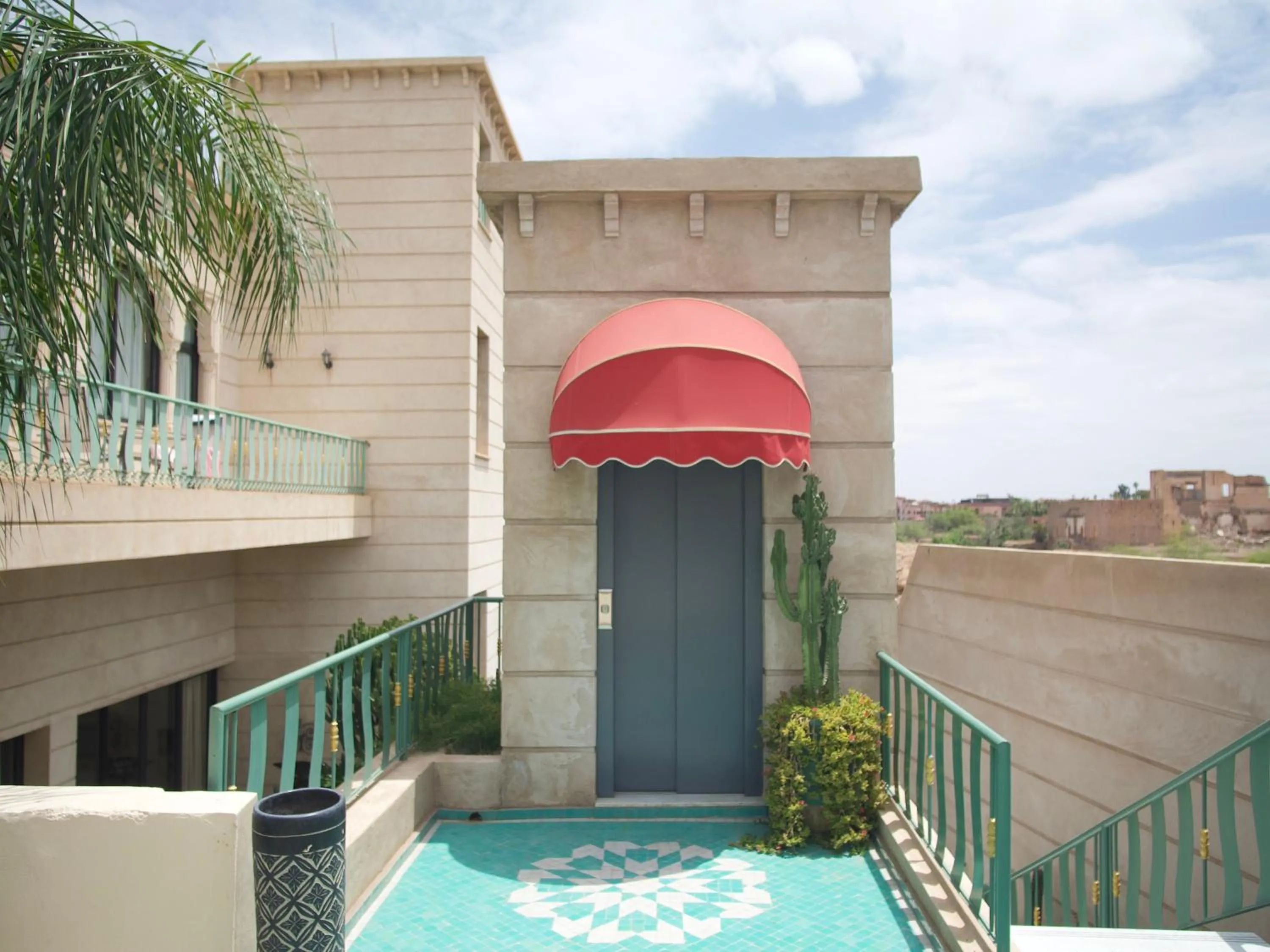 elevator in Sillage Palace Sky & Spa