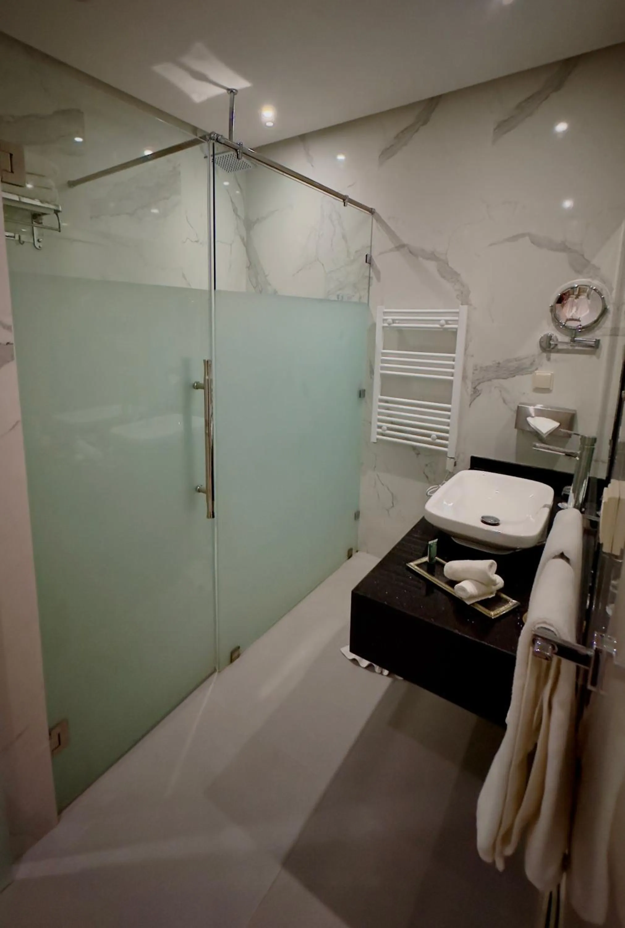 Shower in Sillage Palace Sky & Spa