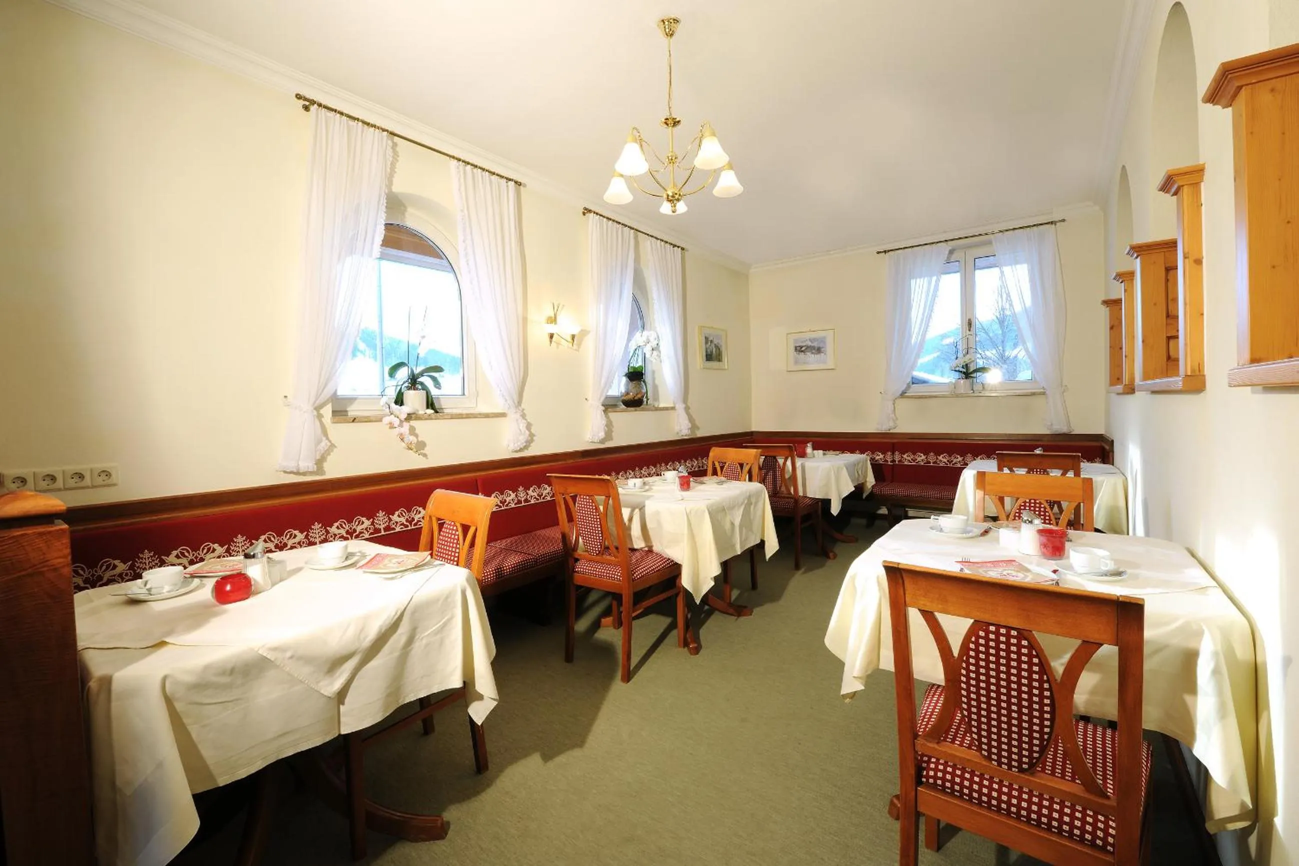 Restaurant/places to eat in Aparthotel Kristall