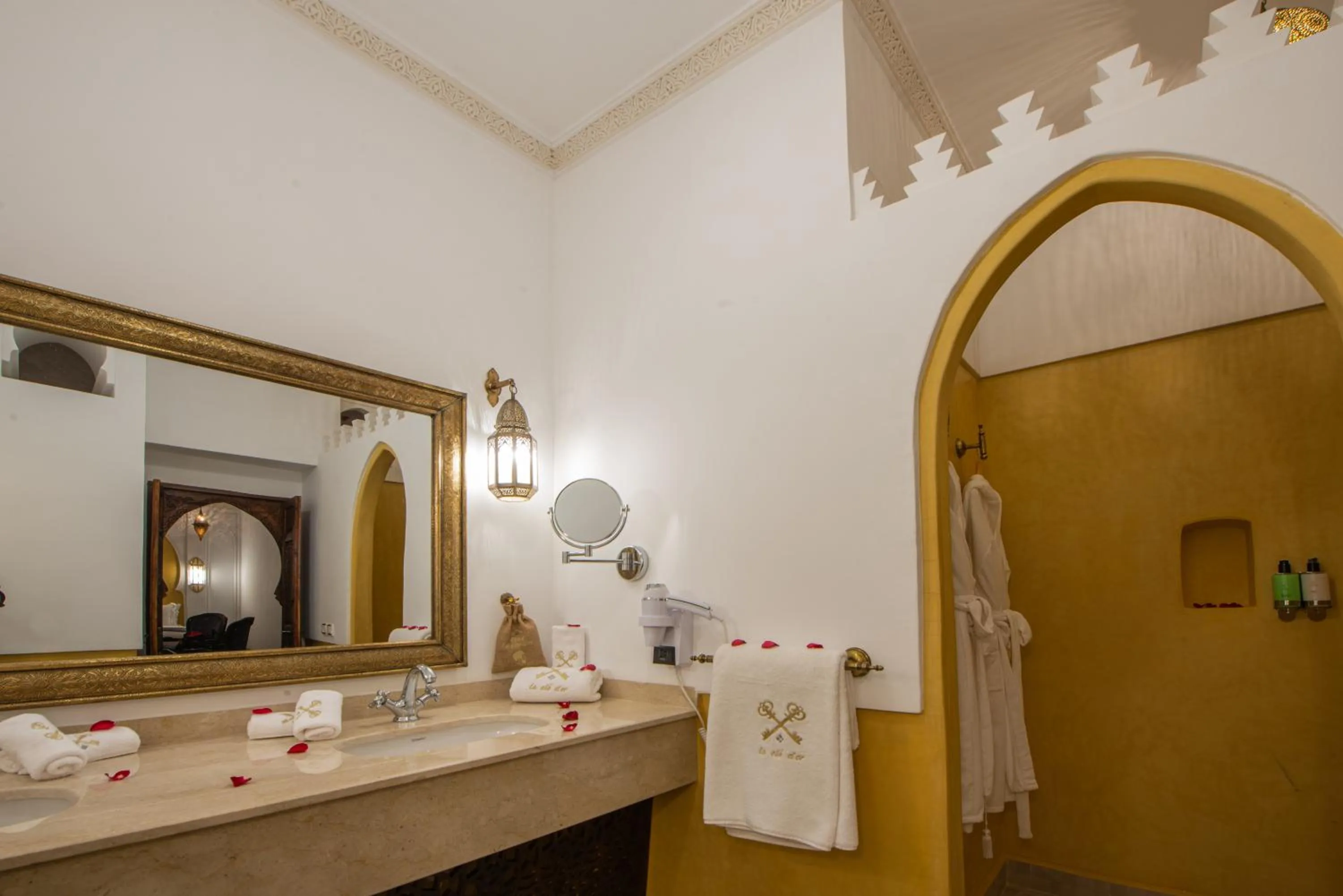 Bathroom in Riad la clé d'or & spa