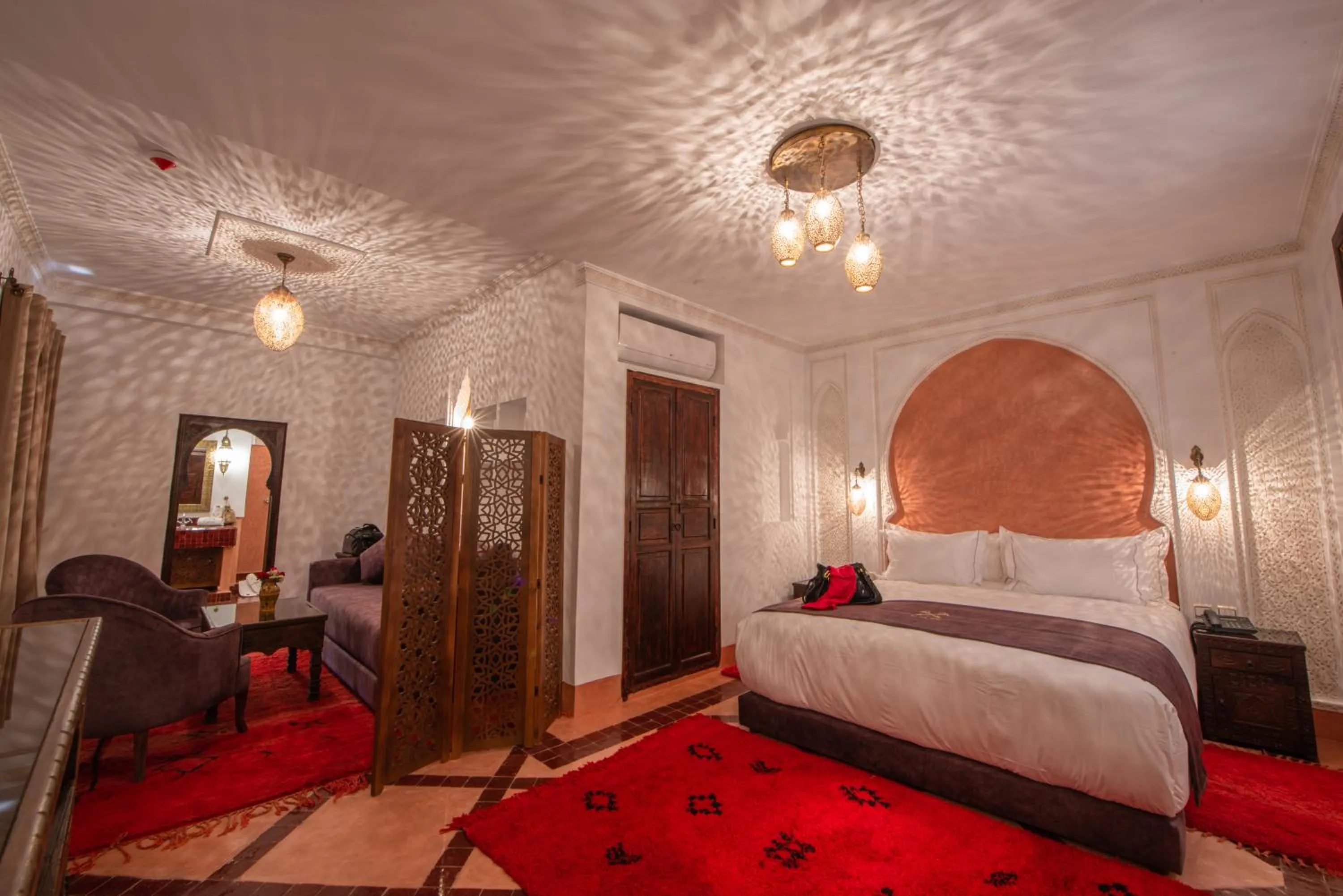 Bedroom, Bed in Riad la clé d'or & spa