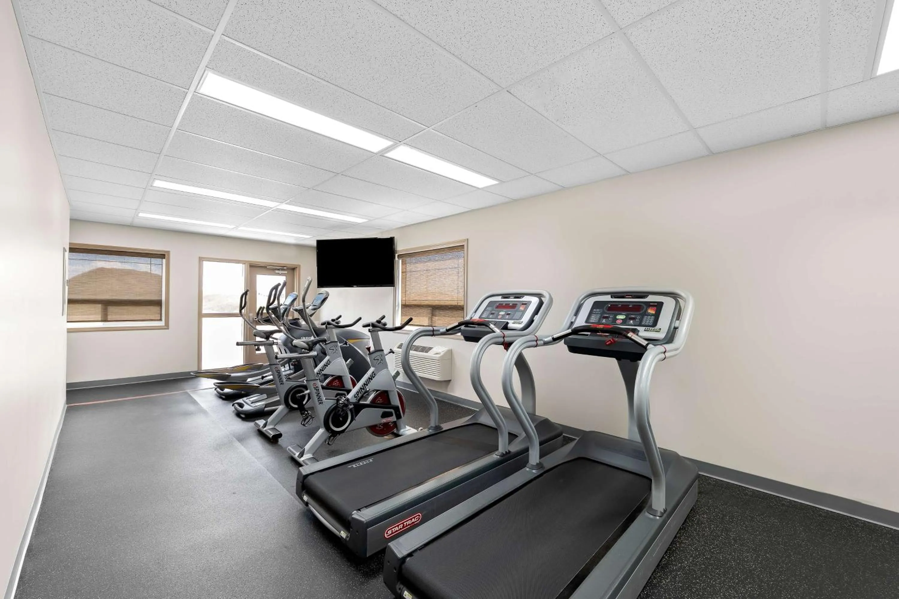 Fitness centre/facilities in SureStay Plus Hotel by Best Western Hardisty