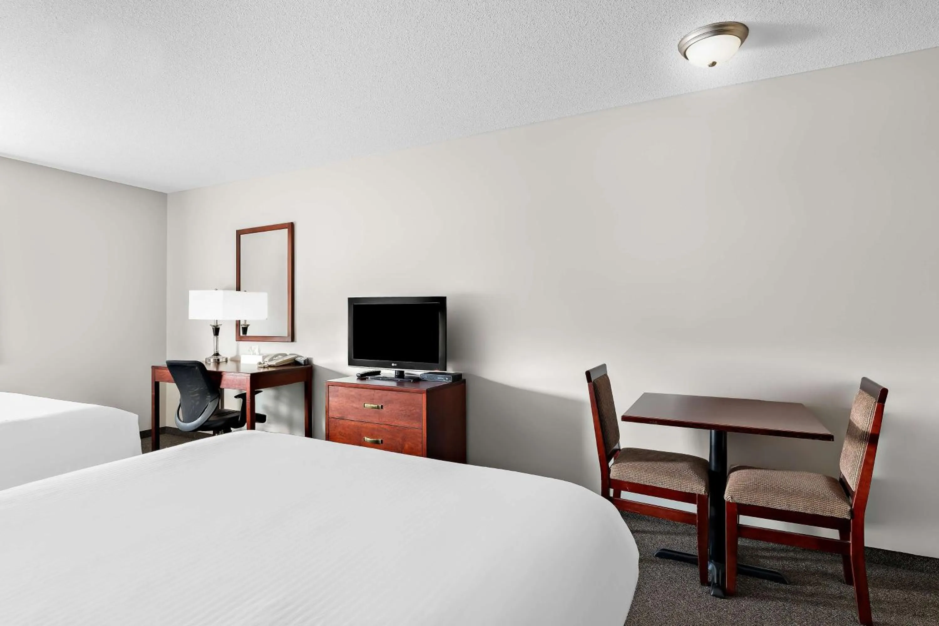 Bedroom, Bed in SureStay Plus Hotel by Best Western Hardisty