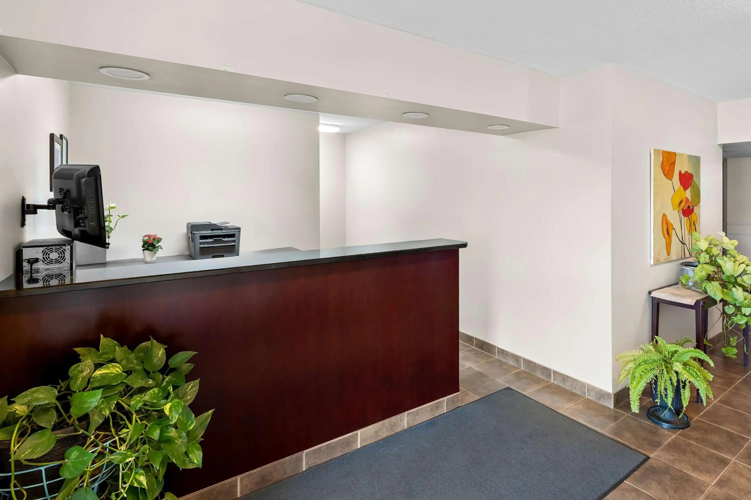 Lobby or reception in SureStay Plus Hotel by Best Western Hardisty