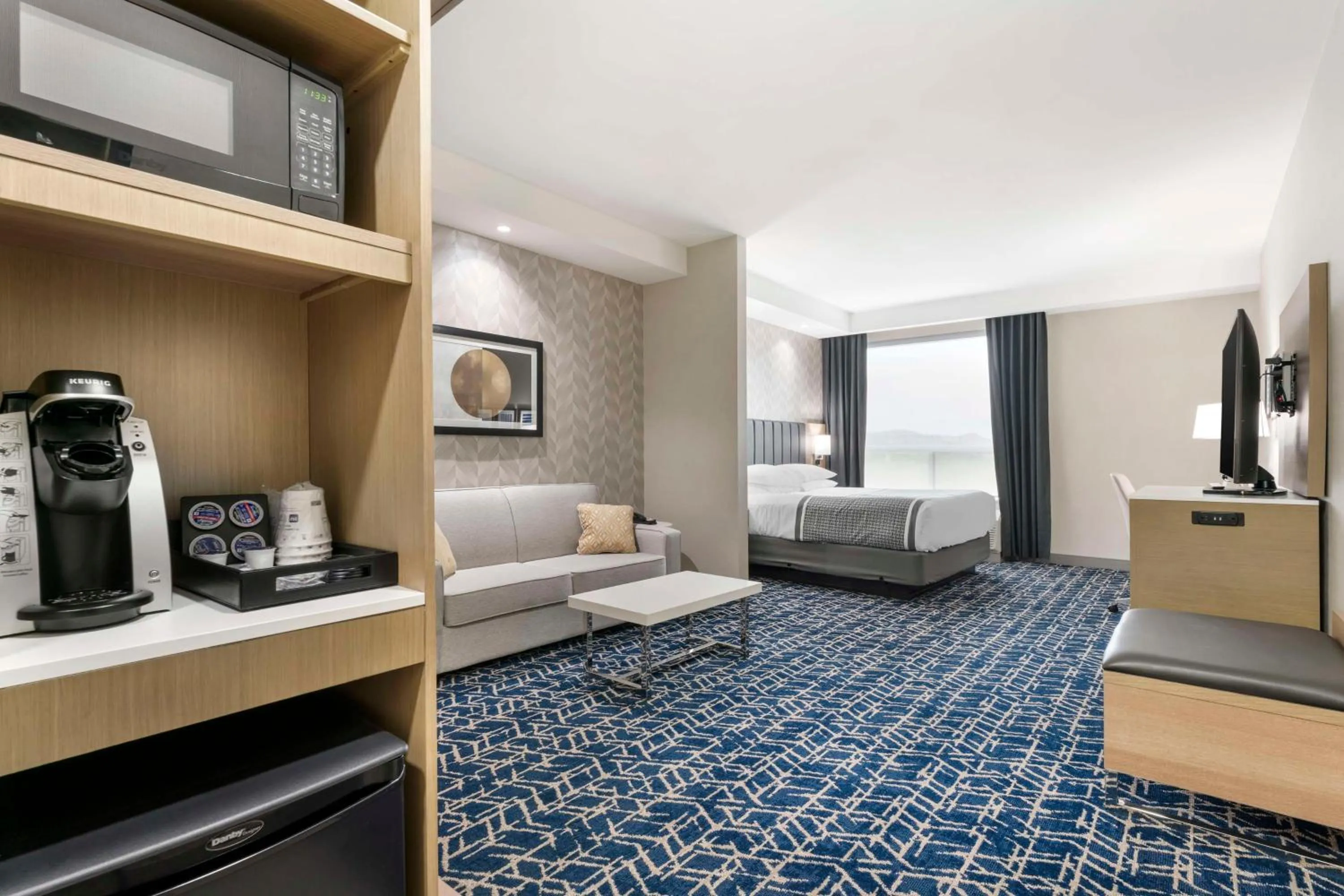 Bedroom, Bed in Best Western Premier Route 97 Vernon