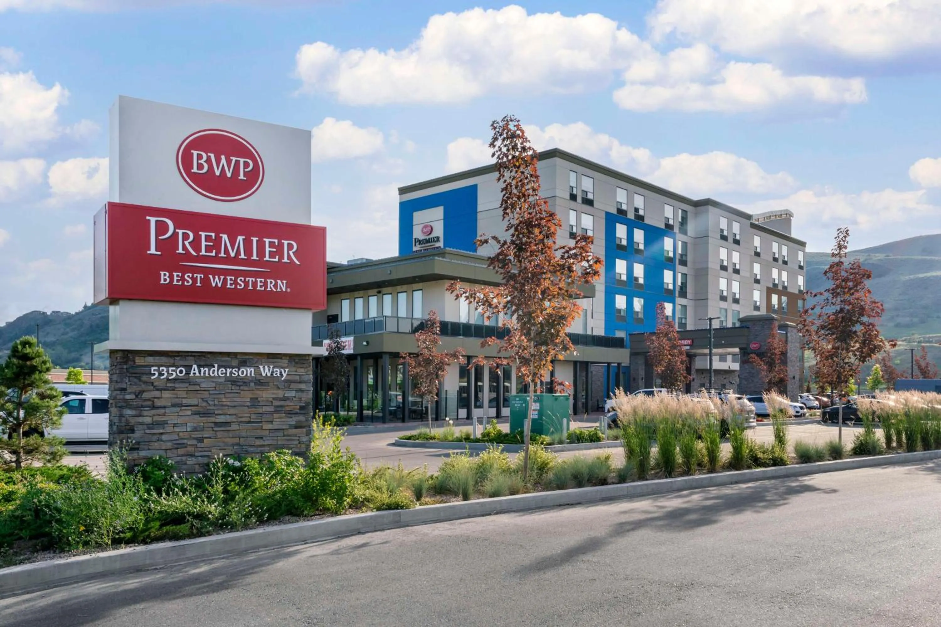 Property building in Best Western Premier Route 97 Vernon