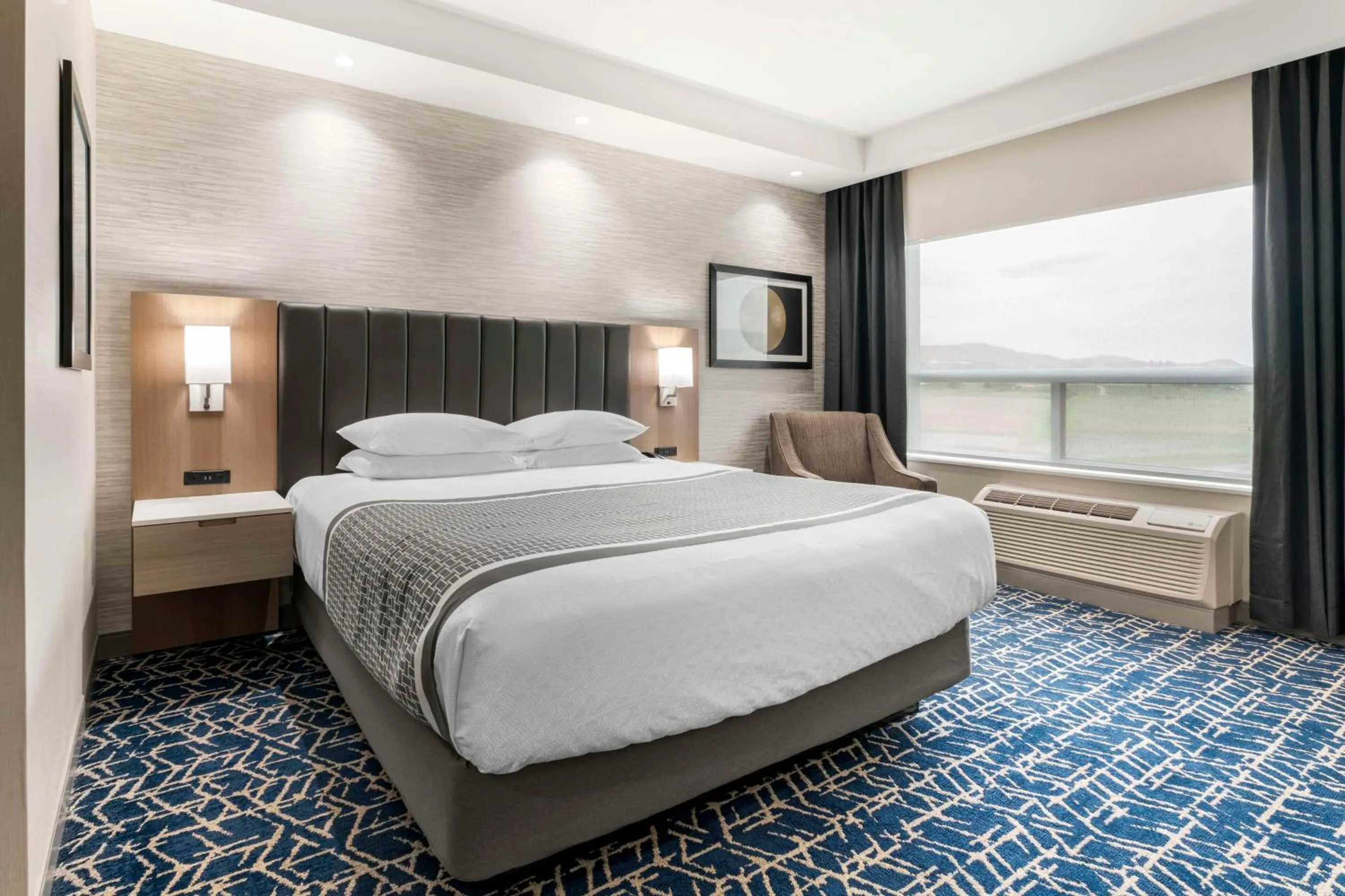 Bedroom, Bed in Best Western Premier Route 97 Vernon