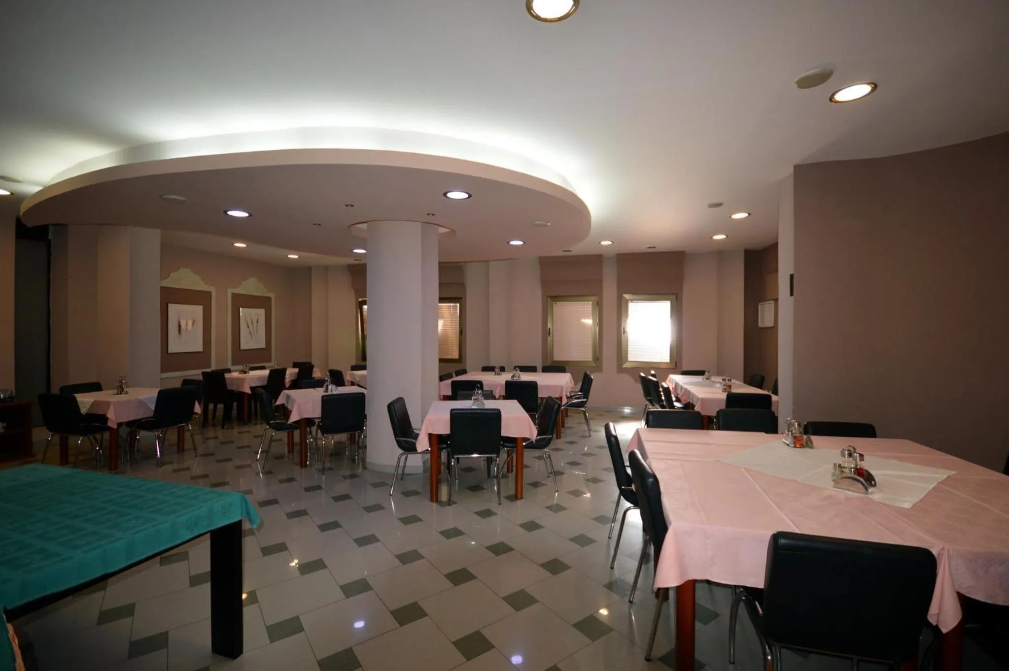 Restaurant/places to eat in Hotel Cingo
