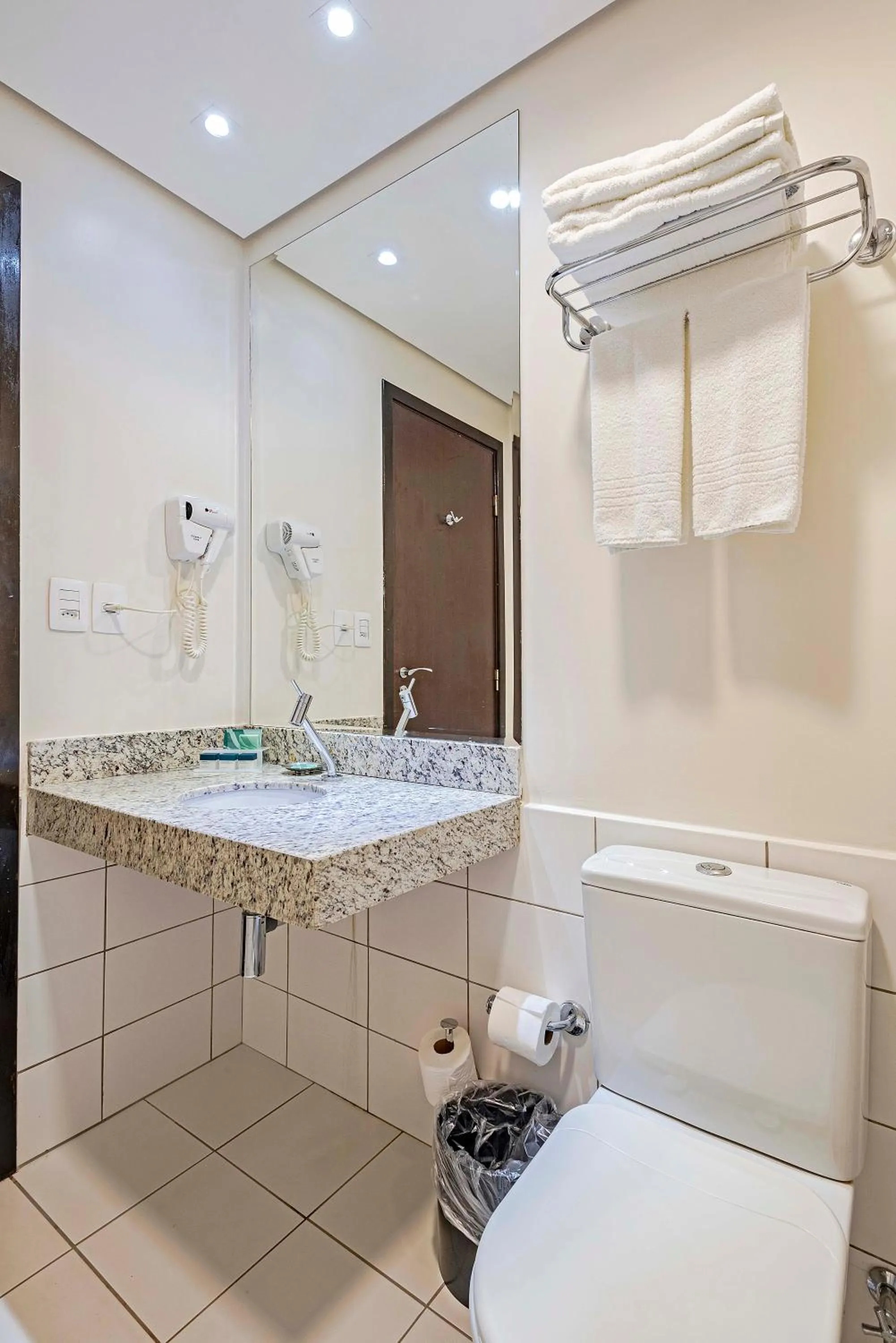 Toilet in Slaviero Porto Velho