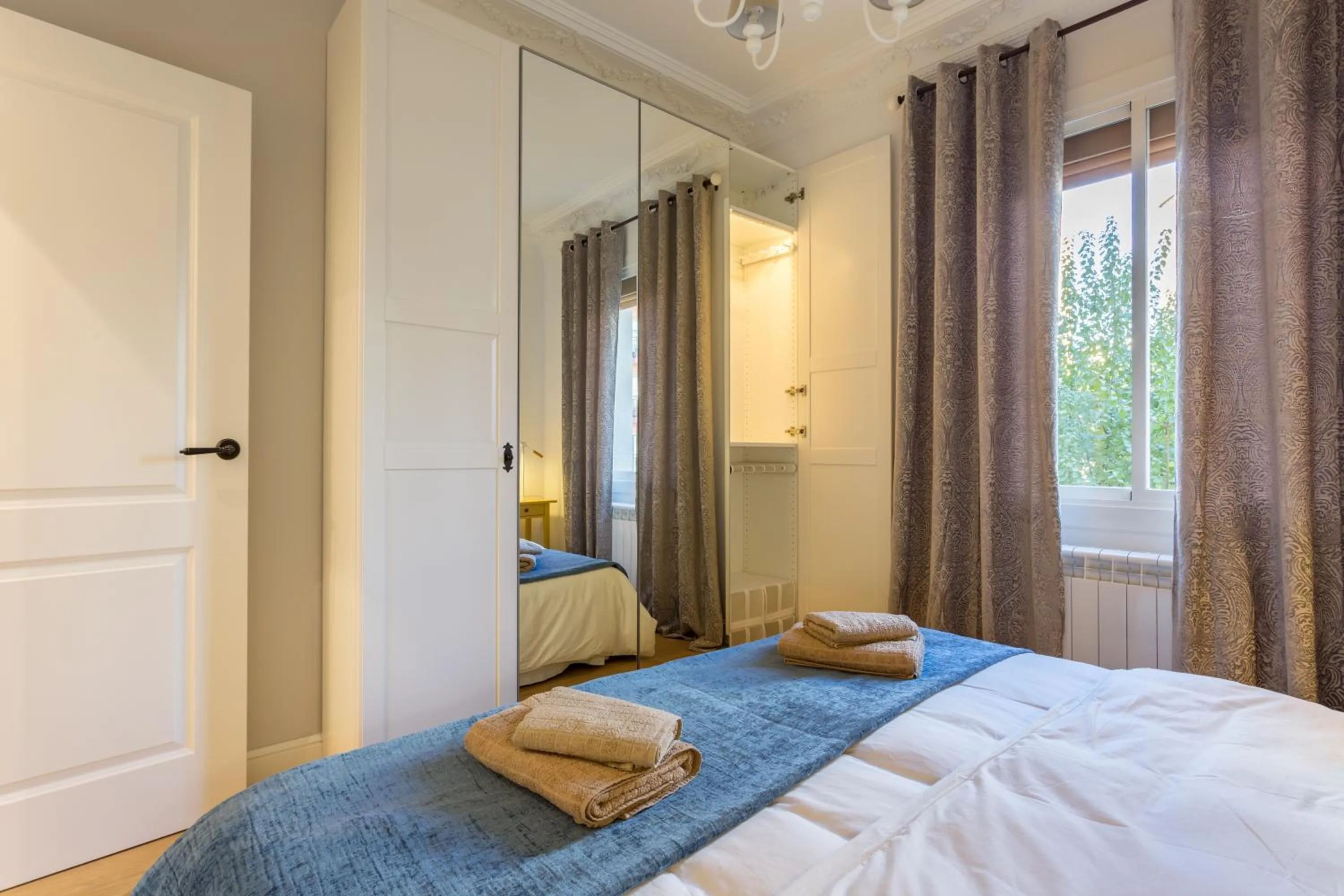 Bedroom, Bed in Moreryadom