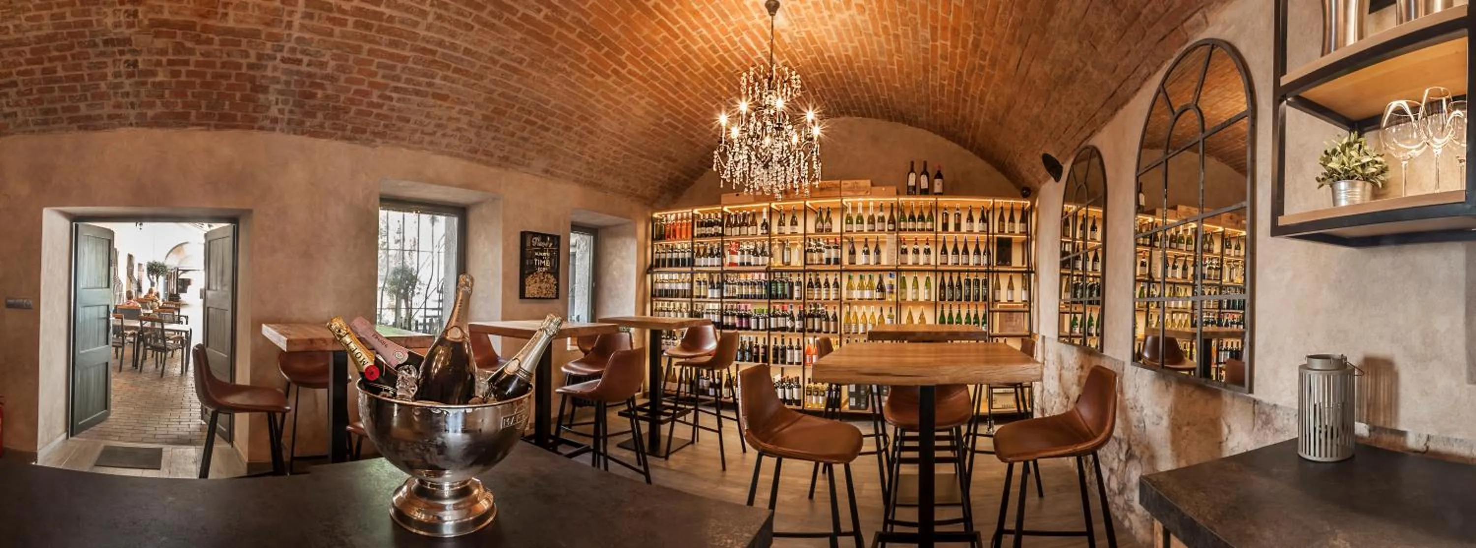 Restaurant/places to eat in Hotel Rango