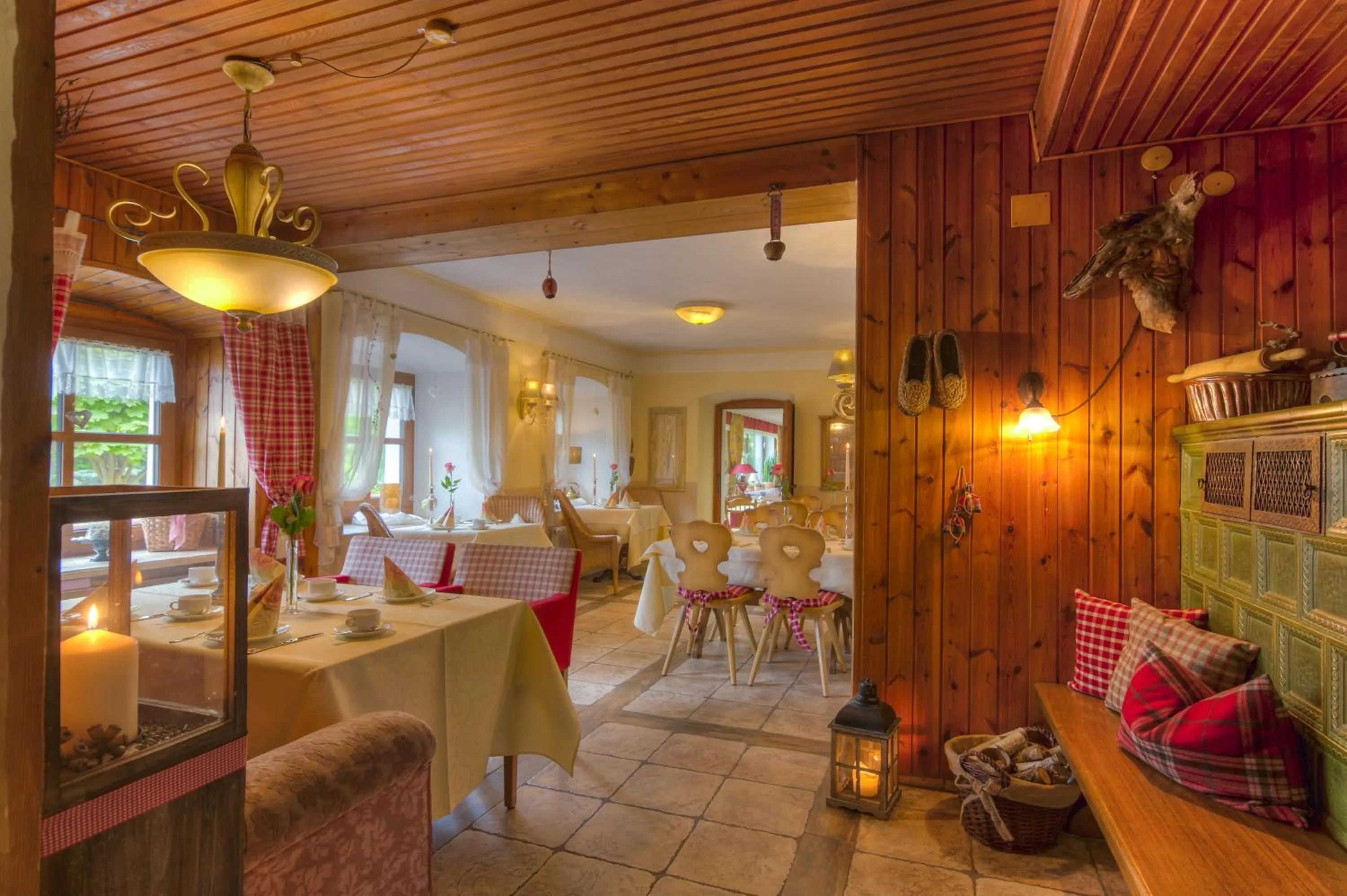 Restaurant/places to eat in Landhotel Lindenhof