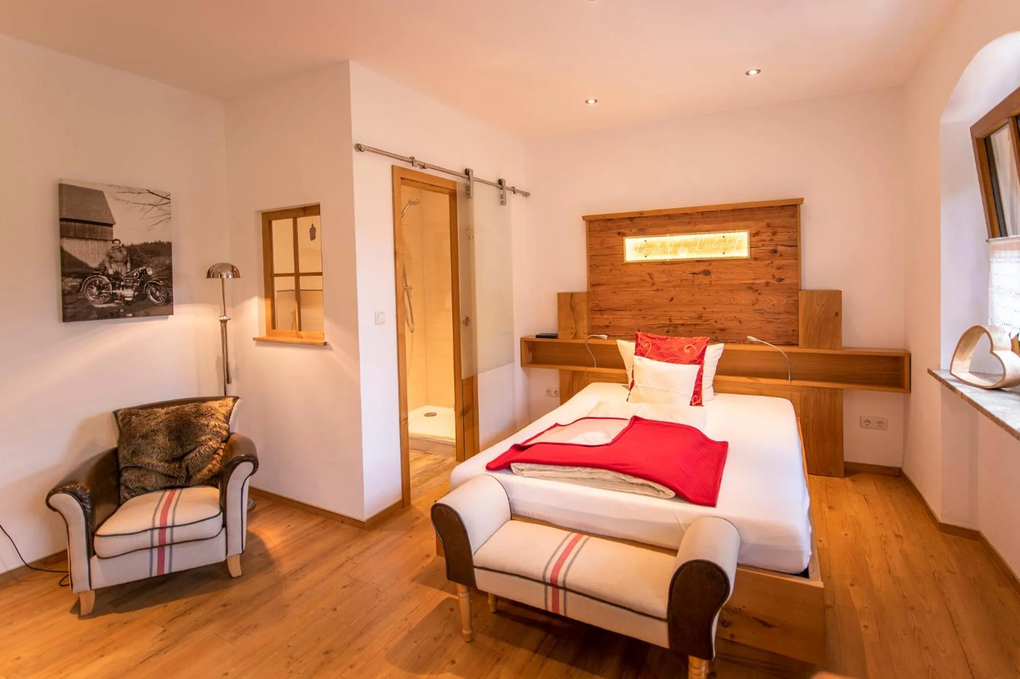 Photo of the whole room, Bed in Landhotel Lindenhof