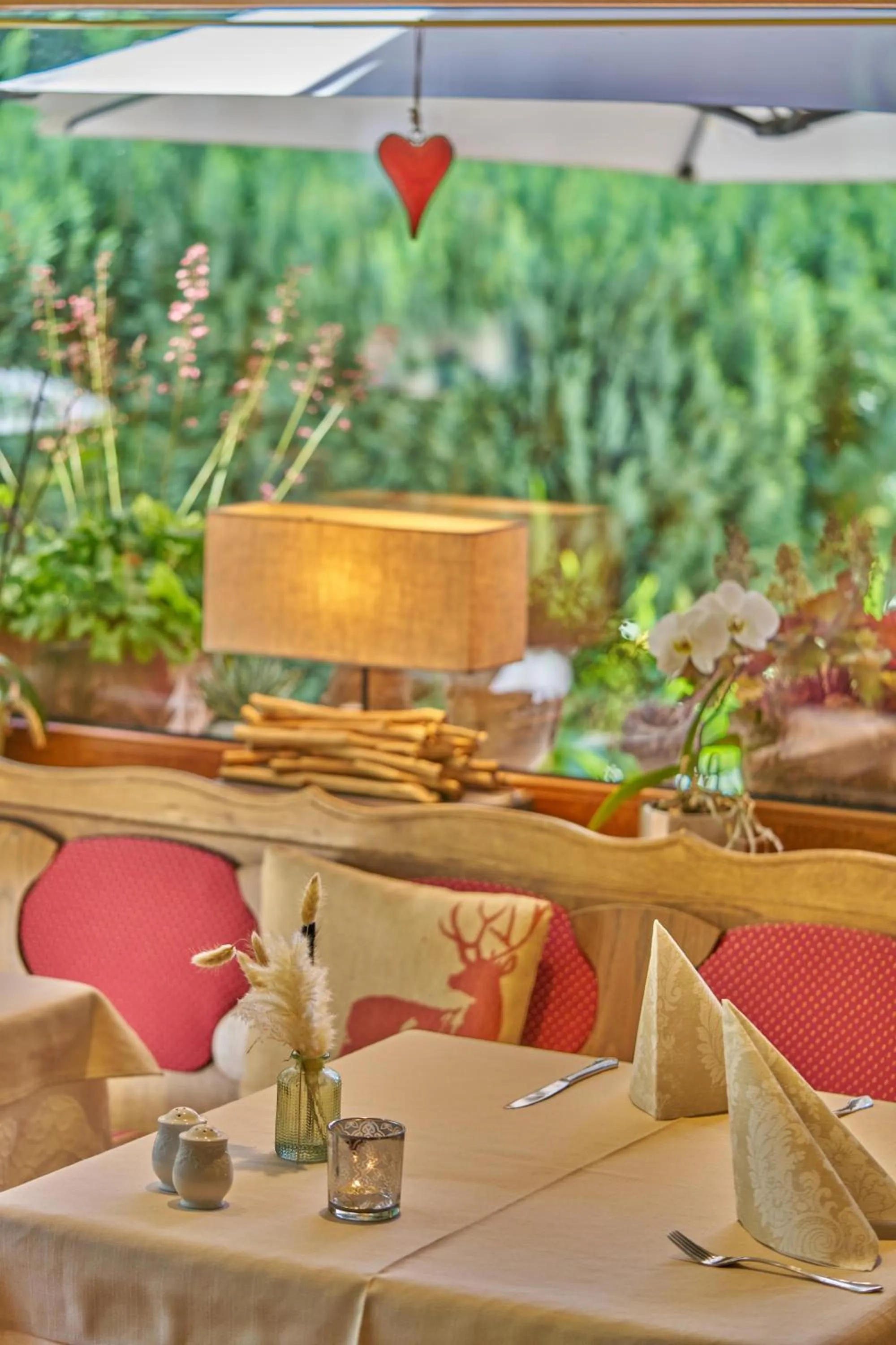 Restaurant/places to eat in Landhotel Lindenhof