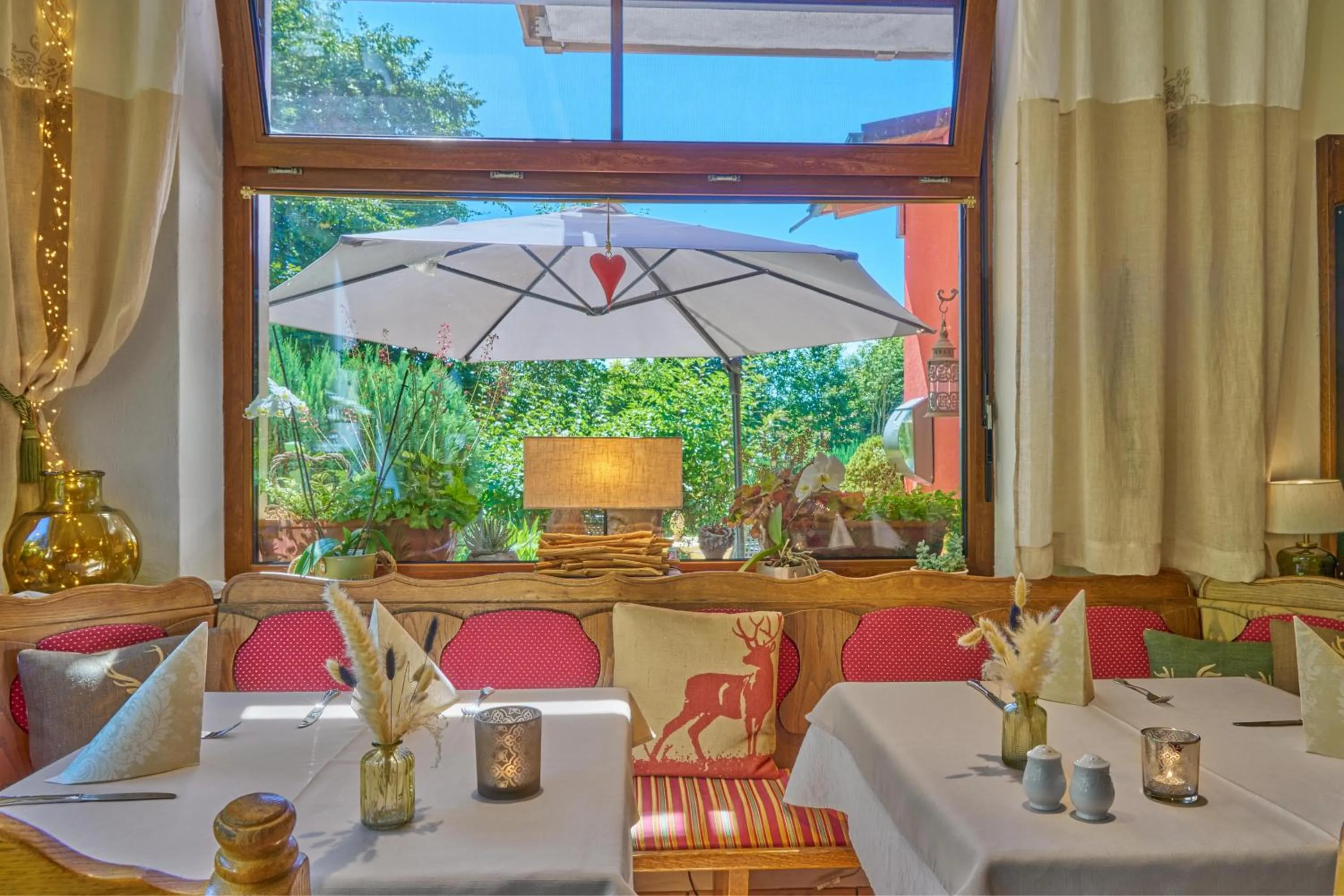 Restaurant/places to eat in Landhotel Lindenhof