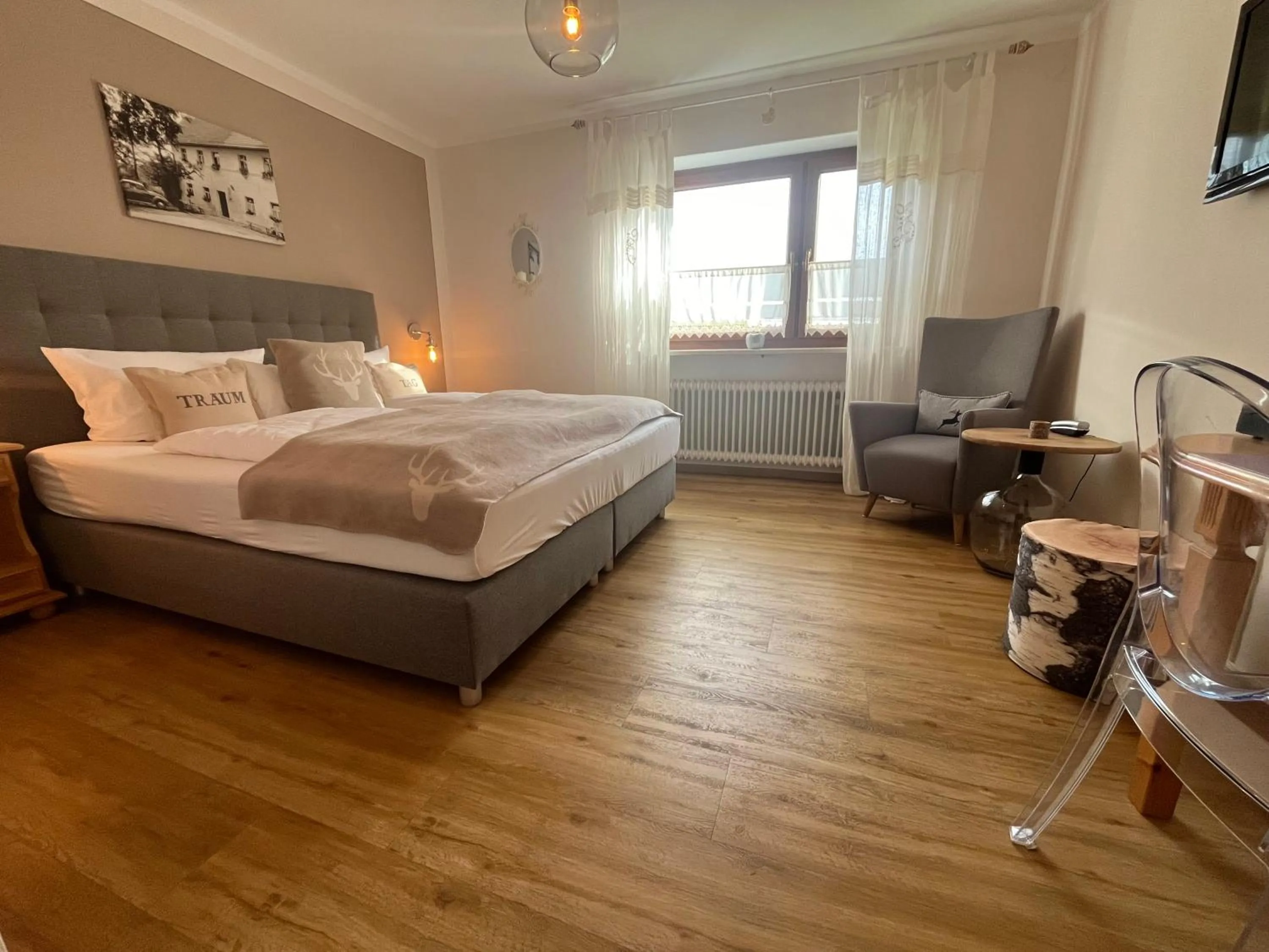 Photo of the whole room, Bed in Landhotel Lindenhof