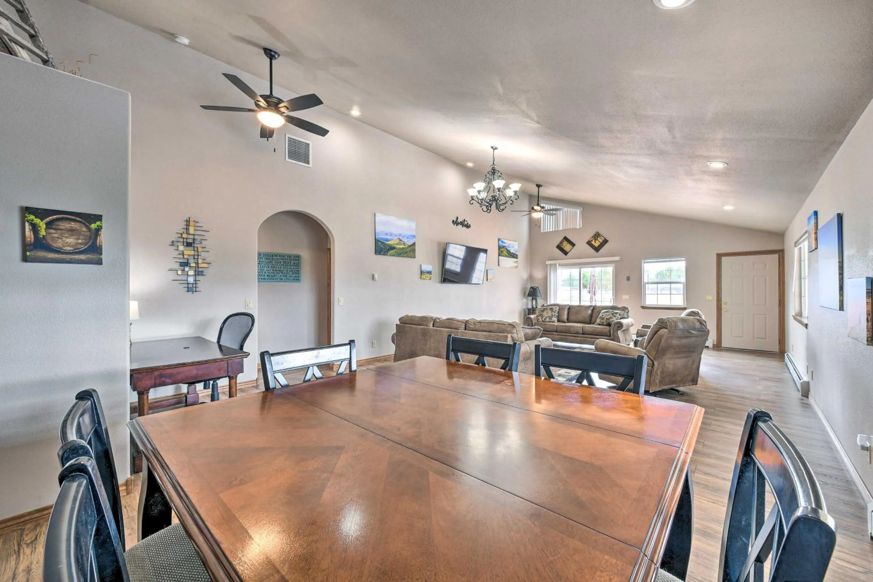 The Vineyard Country Farm Home at Grand Valley