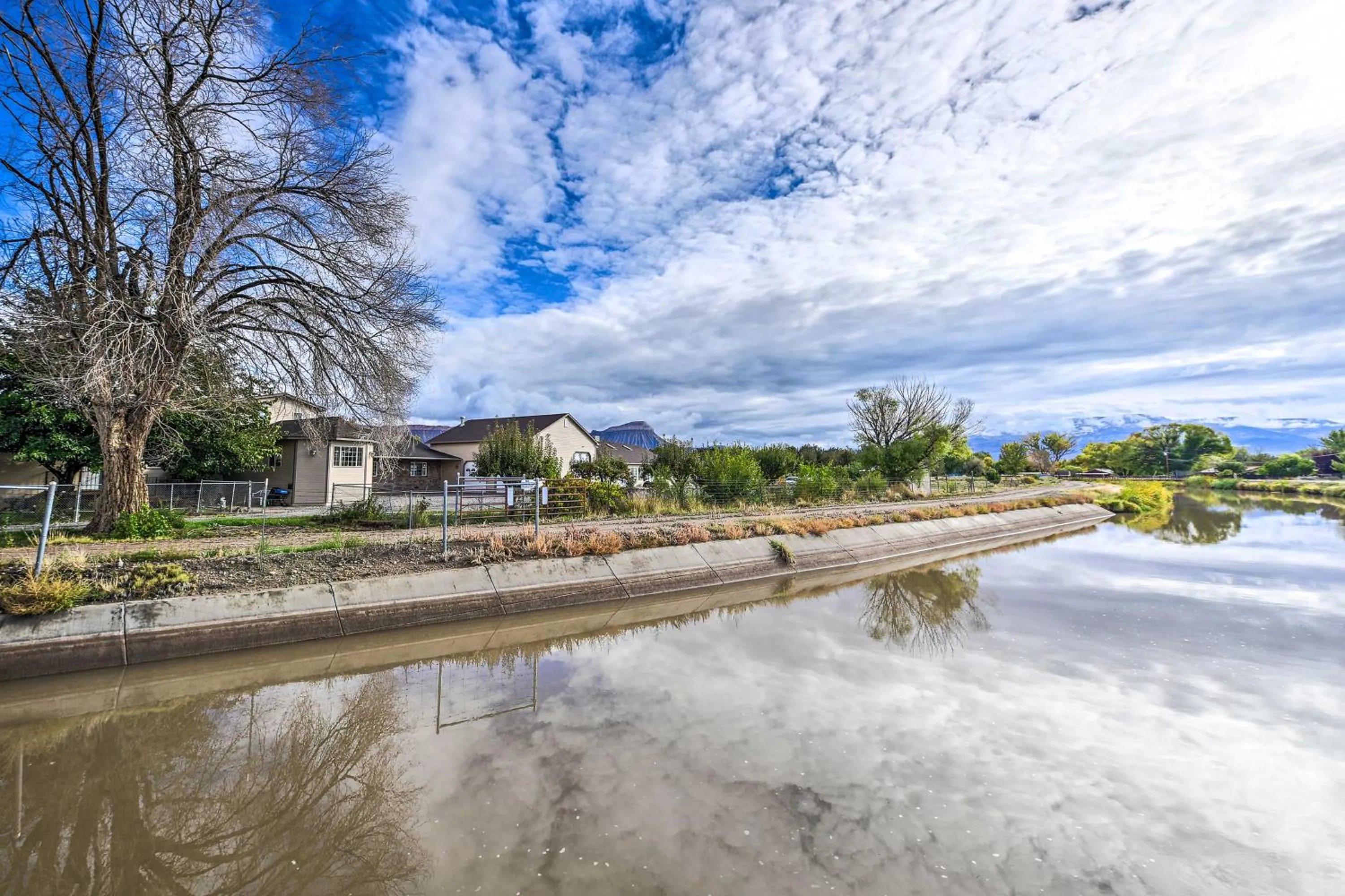 The Vineyard Country Farm Home at Grand Valley