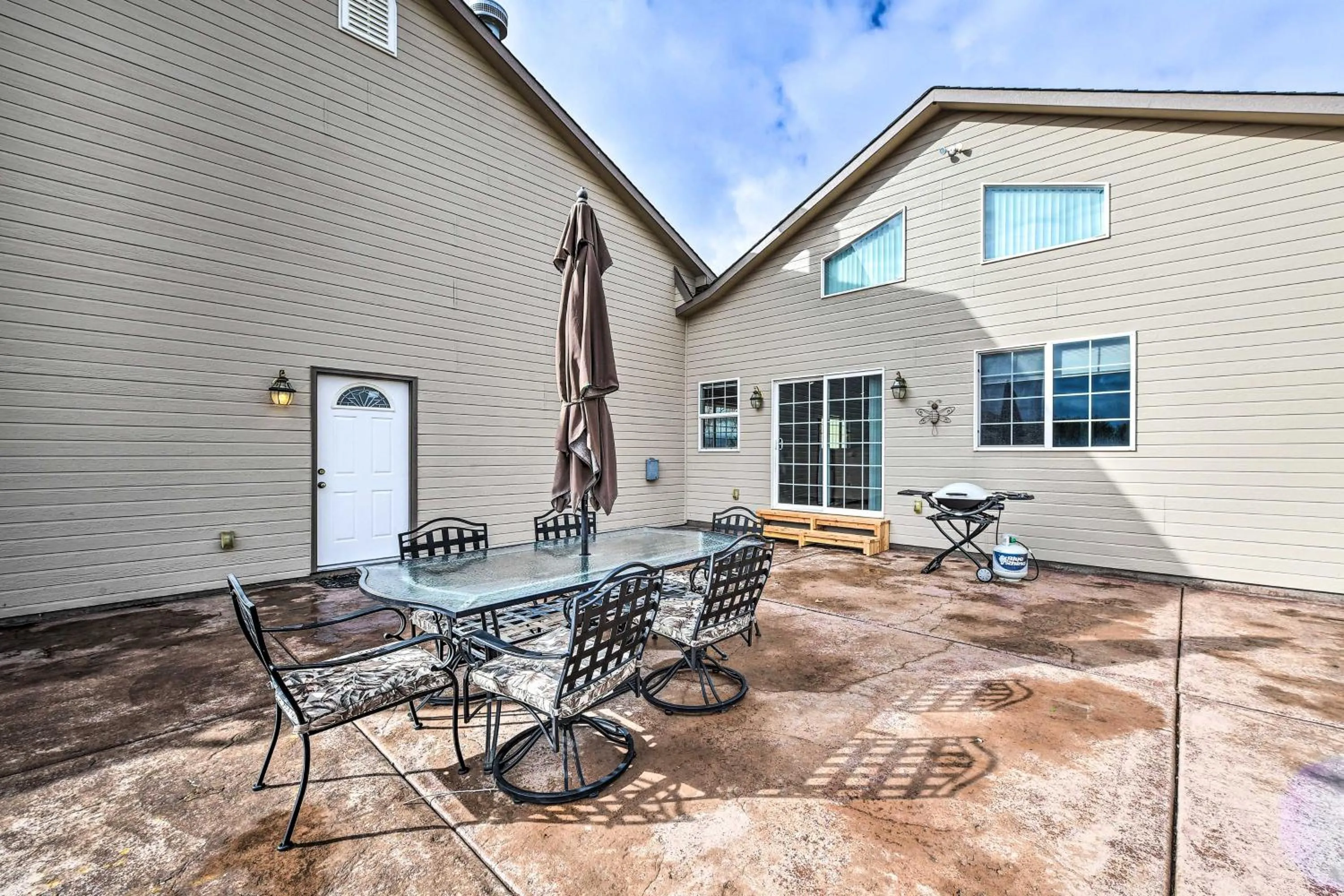 The Vineyard Country Farm Home at Grand Valley