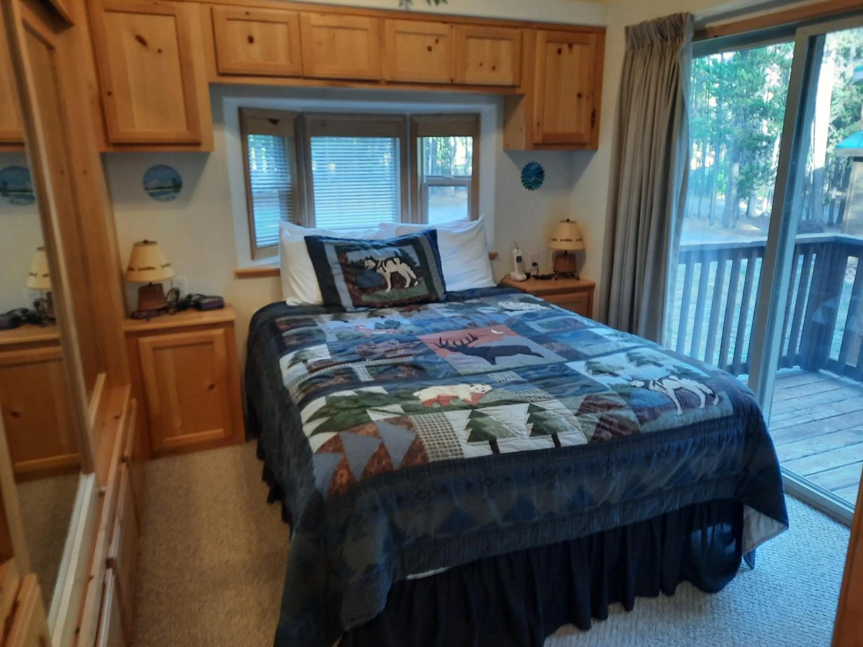 Bed in Willamette Pass Inn & Chalets