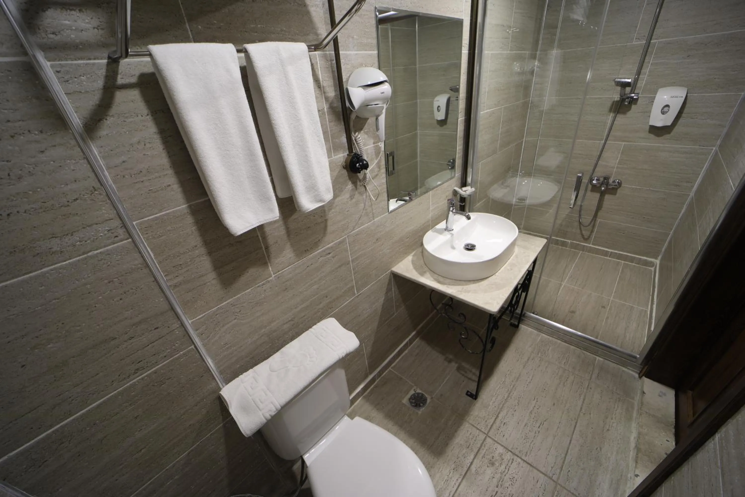 Bathroom in Vefa Konagı