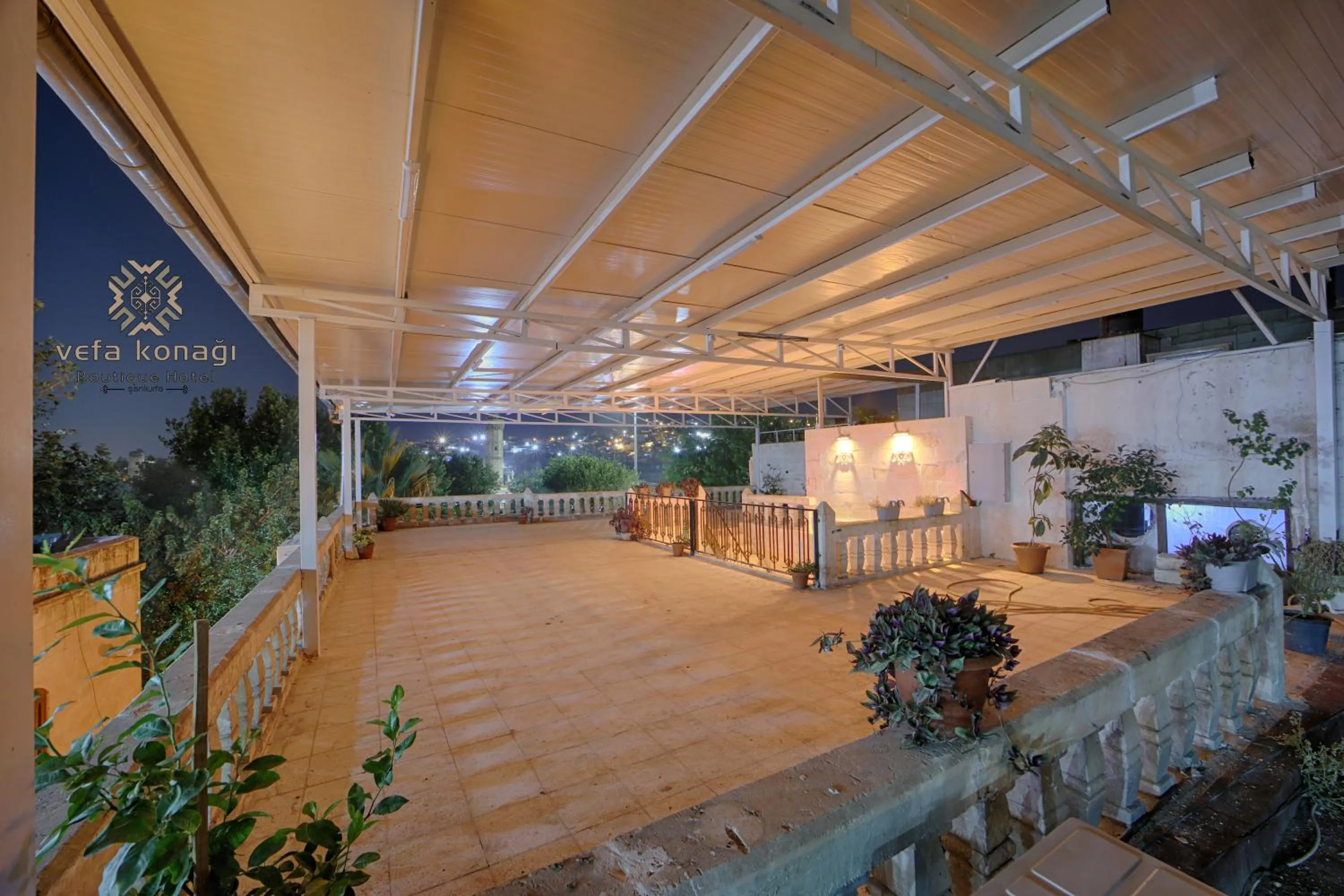 Night in Vefa Konagı