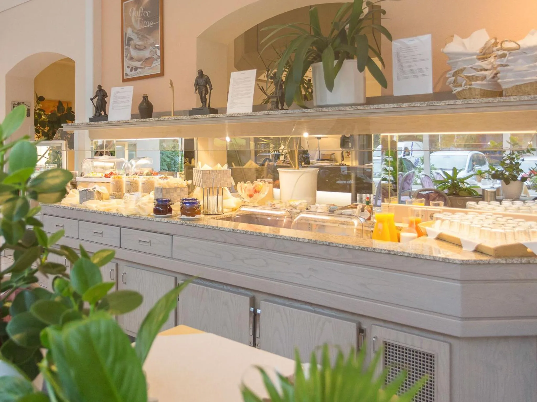 Food and drinks in Stadt-gut-Hotel Siegboot