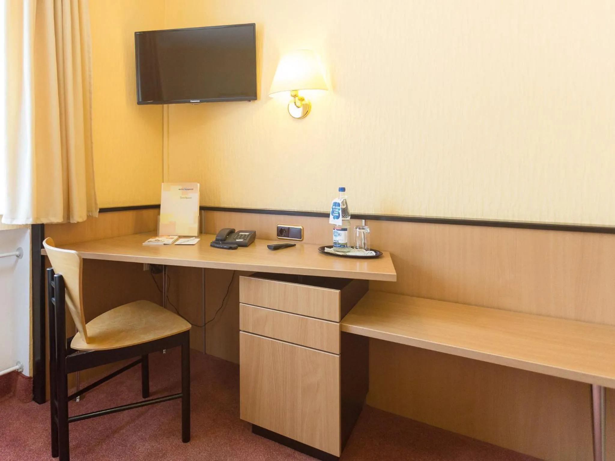 Photo of the whole room in Stadt-gut-Hotel Siegboot