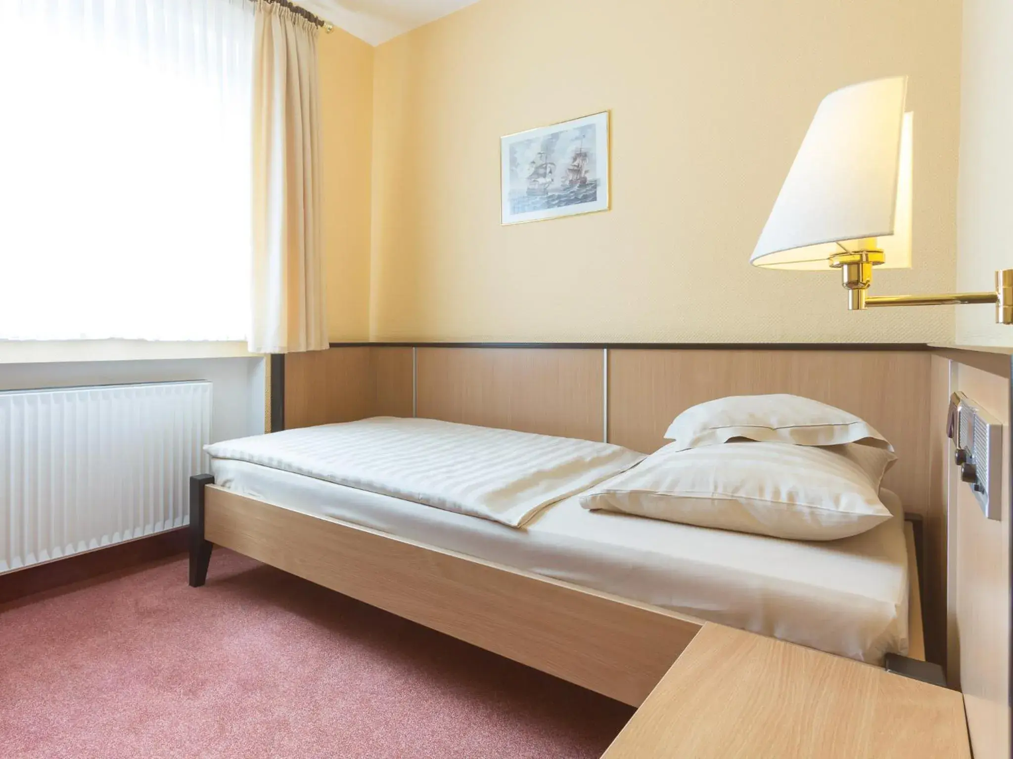 Single Room - single occupancy - Non-Smoking in Stadt-gut-Hotel Siegboot Single Room - single occupancy - Non-Smoking in Stadt-gut-Hotel Siegboot