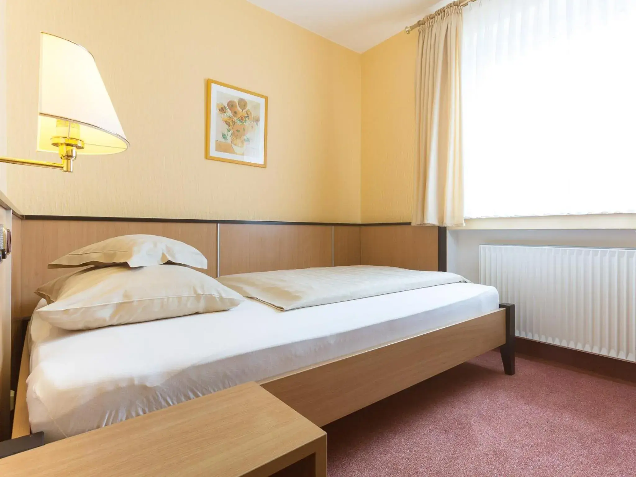 Queen Room - single occupancy in Stadt-gut-Hotel Siegboot Queen Room - single occupancy in Stadt-gut-Hotel Siegboot